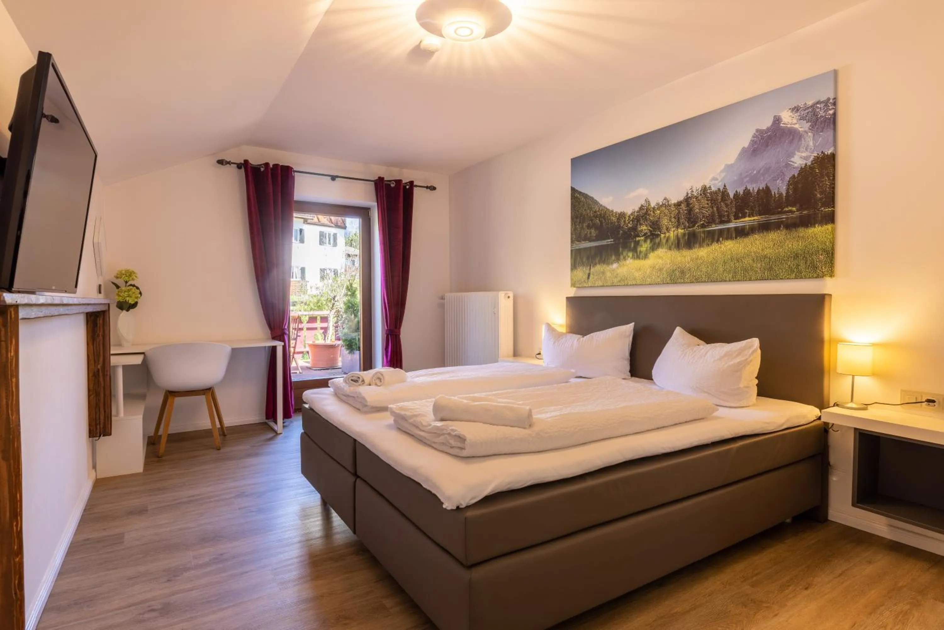 Photo of the whole room, Bed in Gasthof zur Post Saulgrub