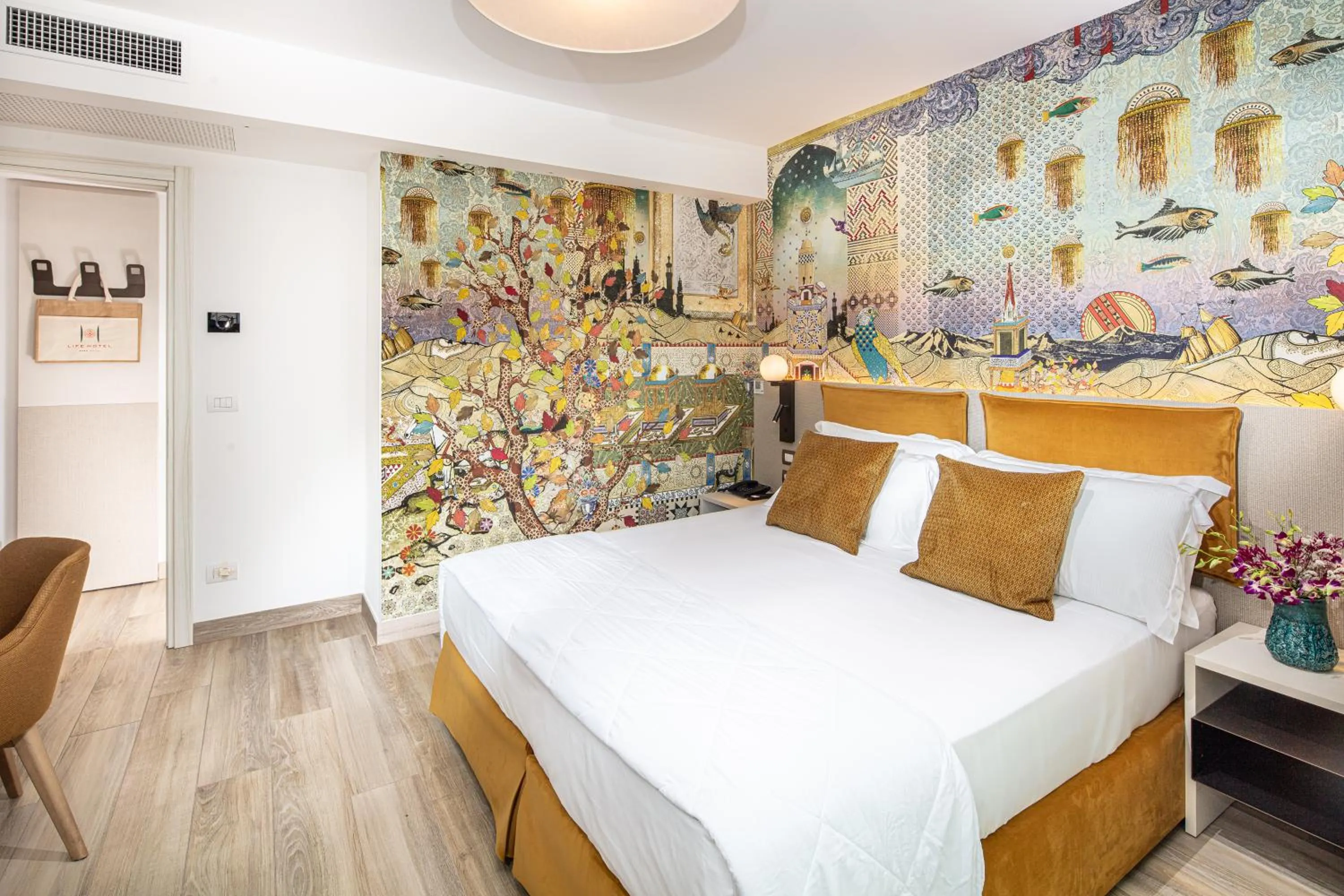 Property building, Bed in Life Hotel 4 Superior