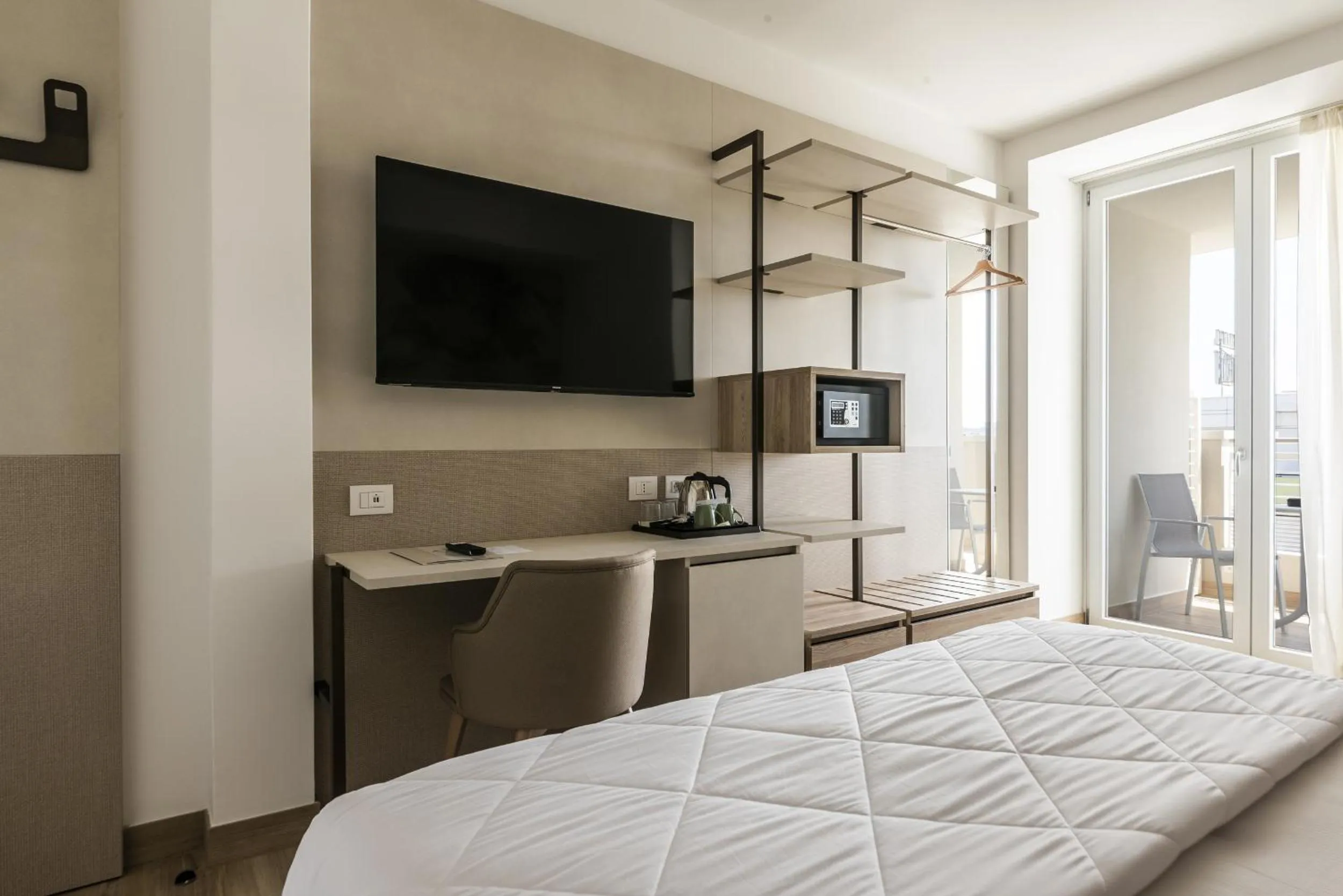 Property building, Bed in Life Hotel 4 Superior