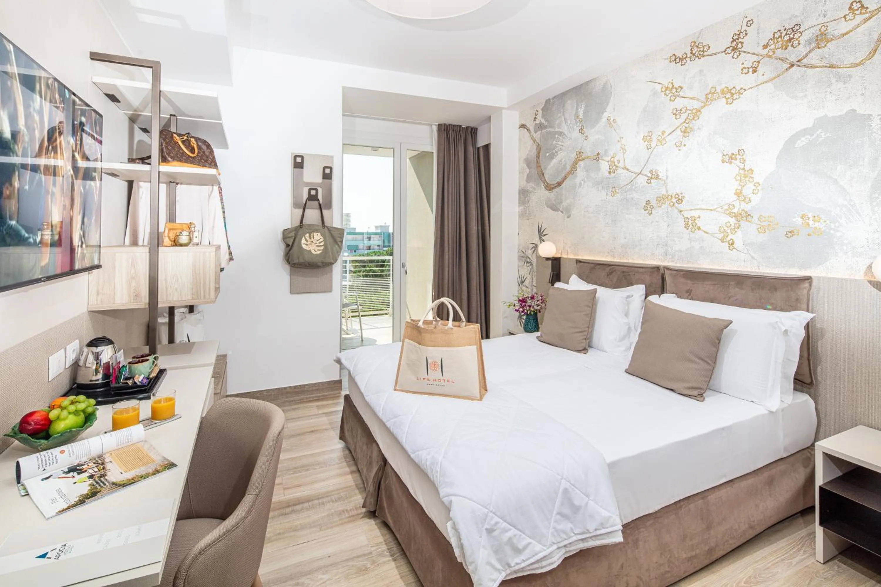 Property building, Bed in Life Hotel 4 Superior