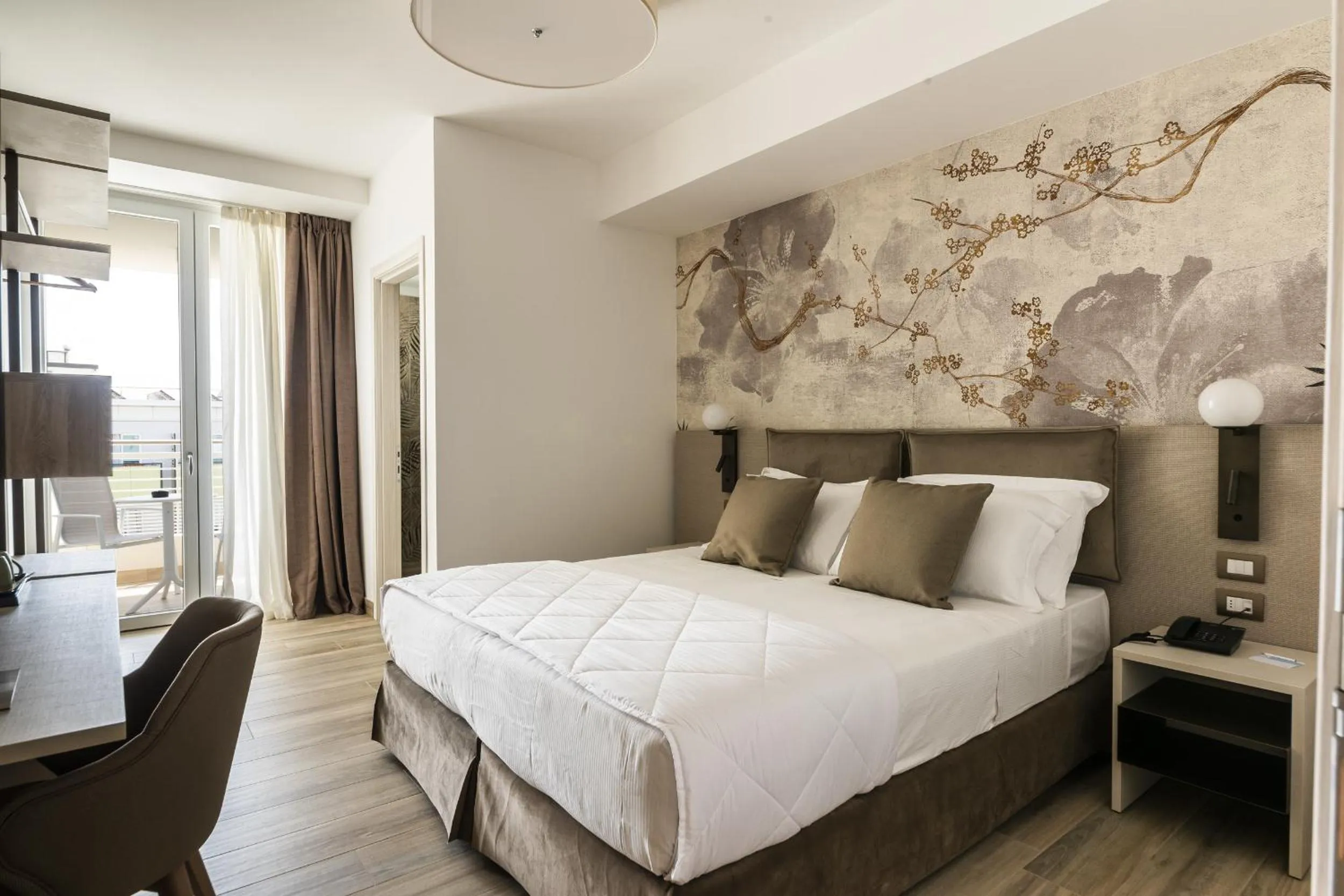 Property building, Bed in Life Hotel 4 Superior