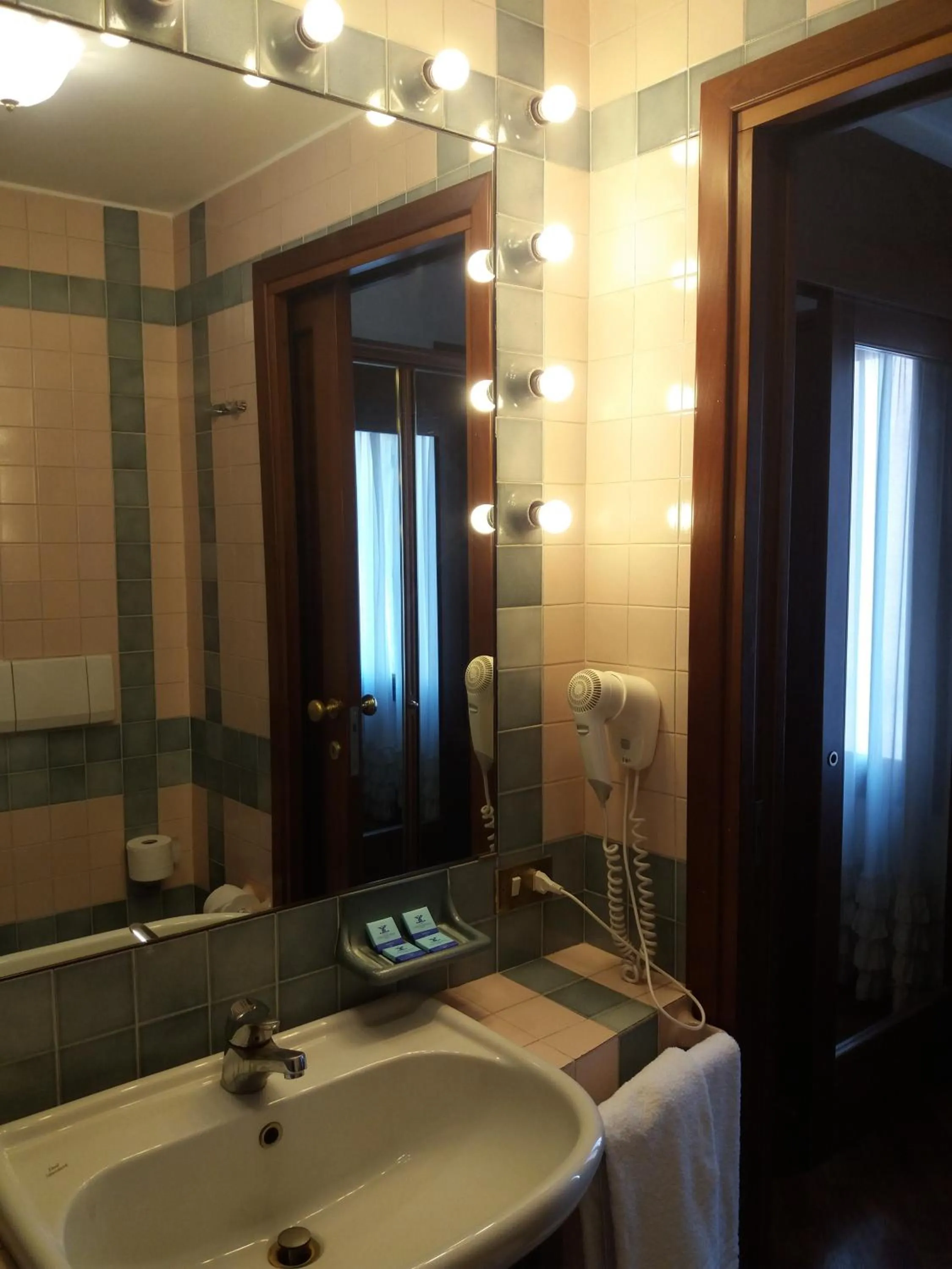 Bathroom in Hotel Piccola Fenice