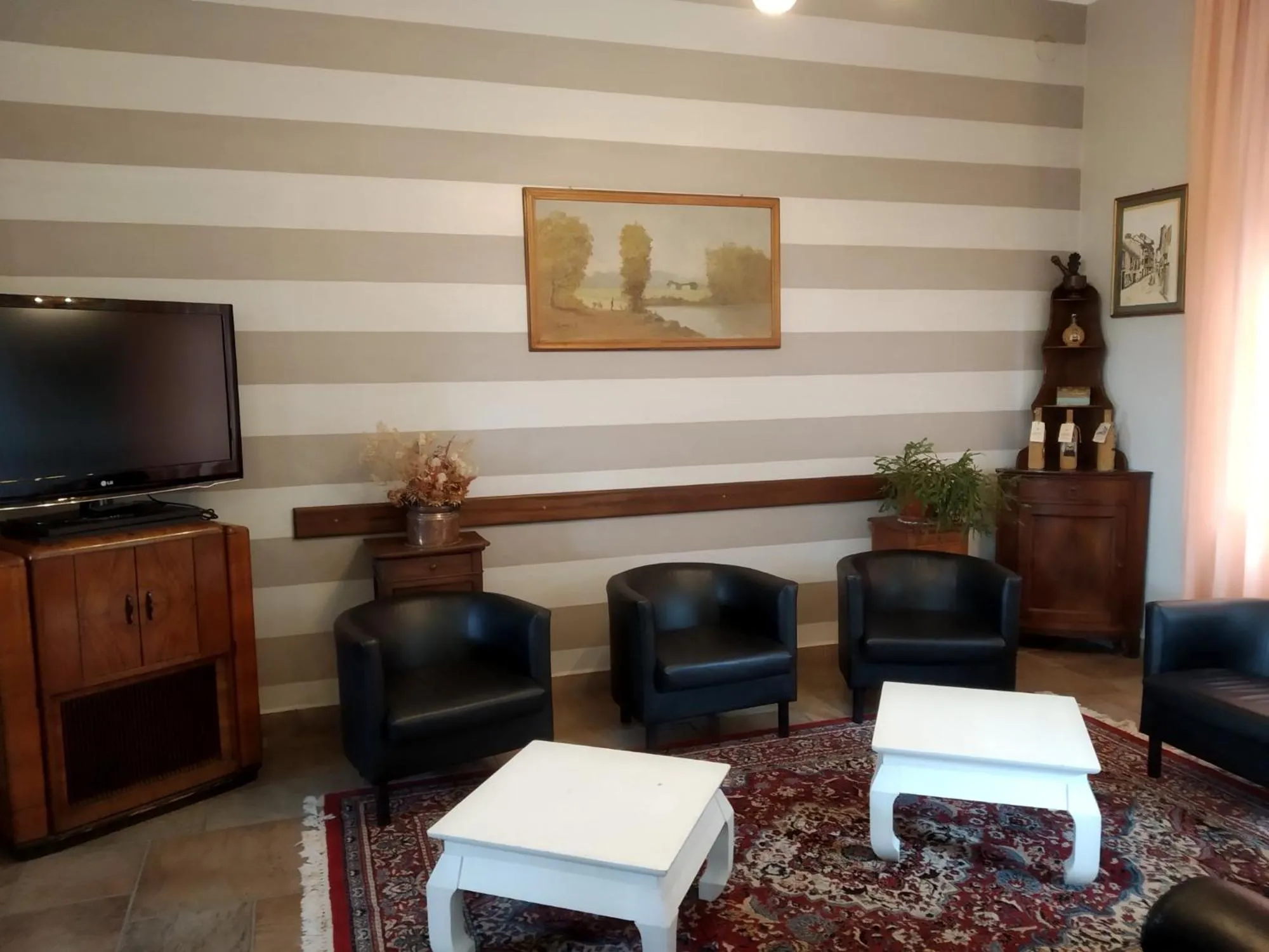 Communal lounge/ TV room in Albergo Ristorante Monterosa