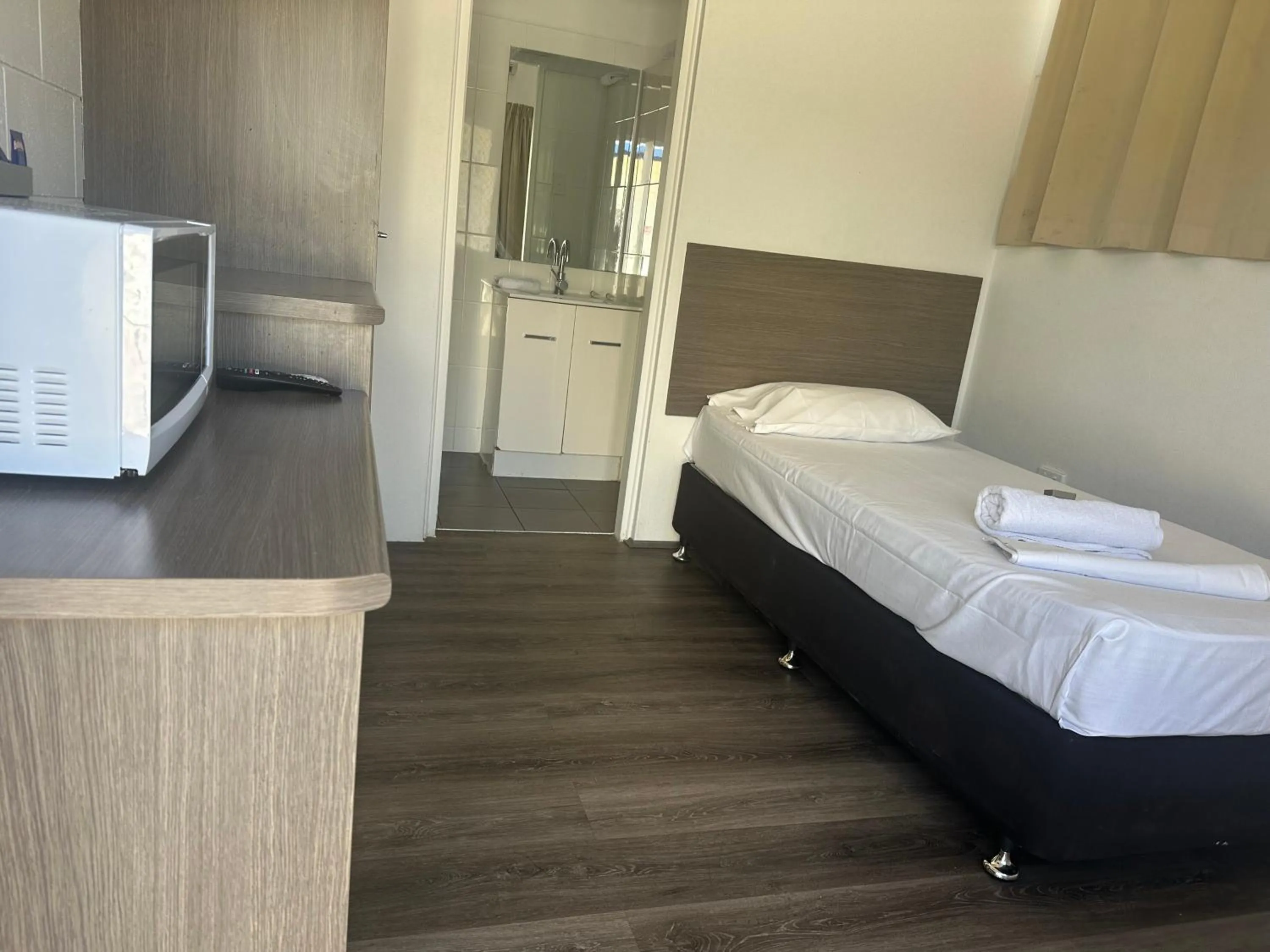 Bed in Townsville City Motel