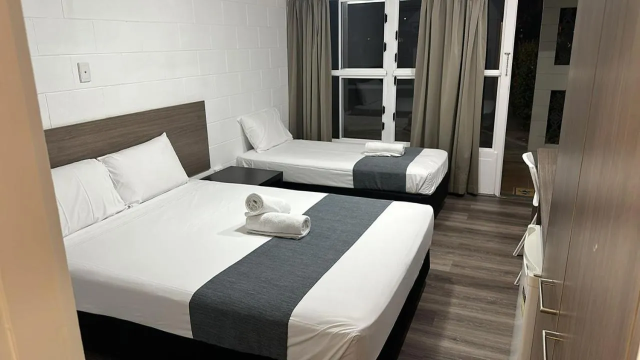 Photo of the whole room, Bed in Townsville City Motel