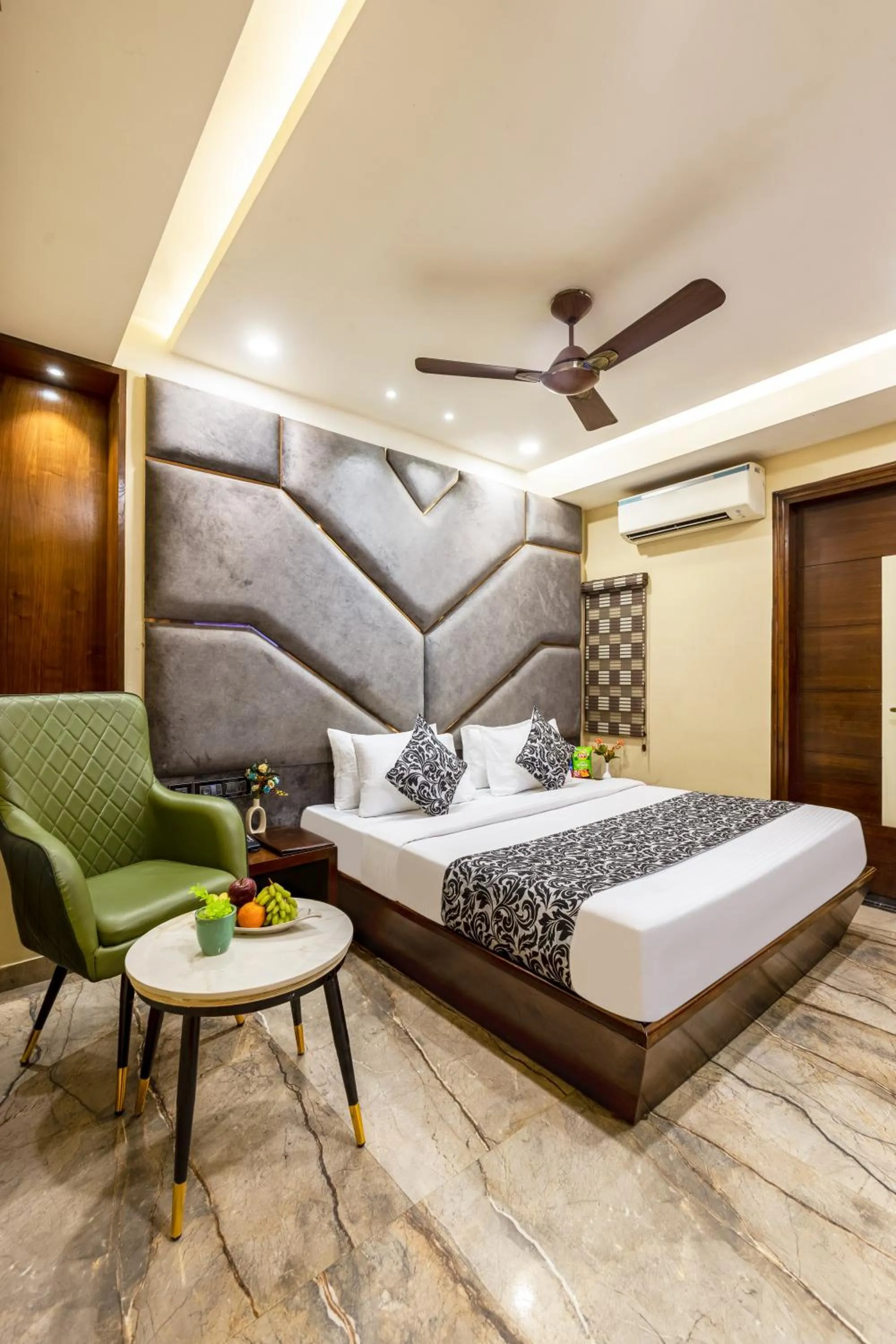 Bed in The Vanson Delite "Newly Rebuilt 2026" - Near New Delhi Station & Connaught Place