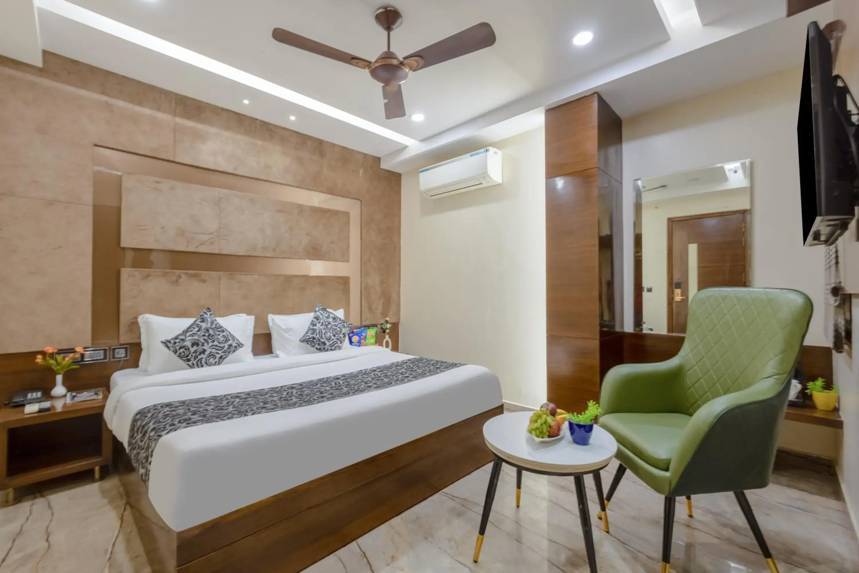 Photo of the whole room, Bed in The Vanson Delite "Newly Rebuilt 2026" - Near New Delhi Station & Connaught Place Photo of the whole room, Bed in The Vanson Delite "Newly Rebuilt 2026" - Near New Delhi Station & Connaught Place