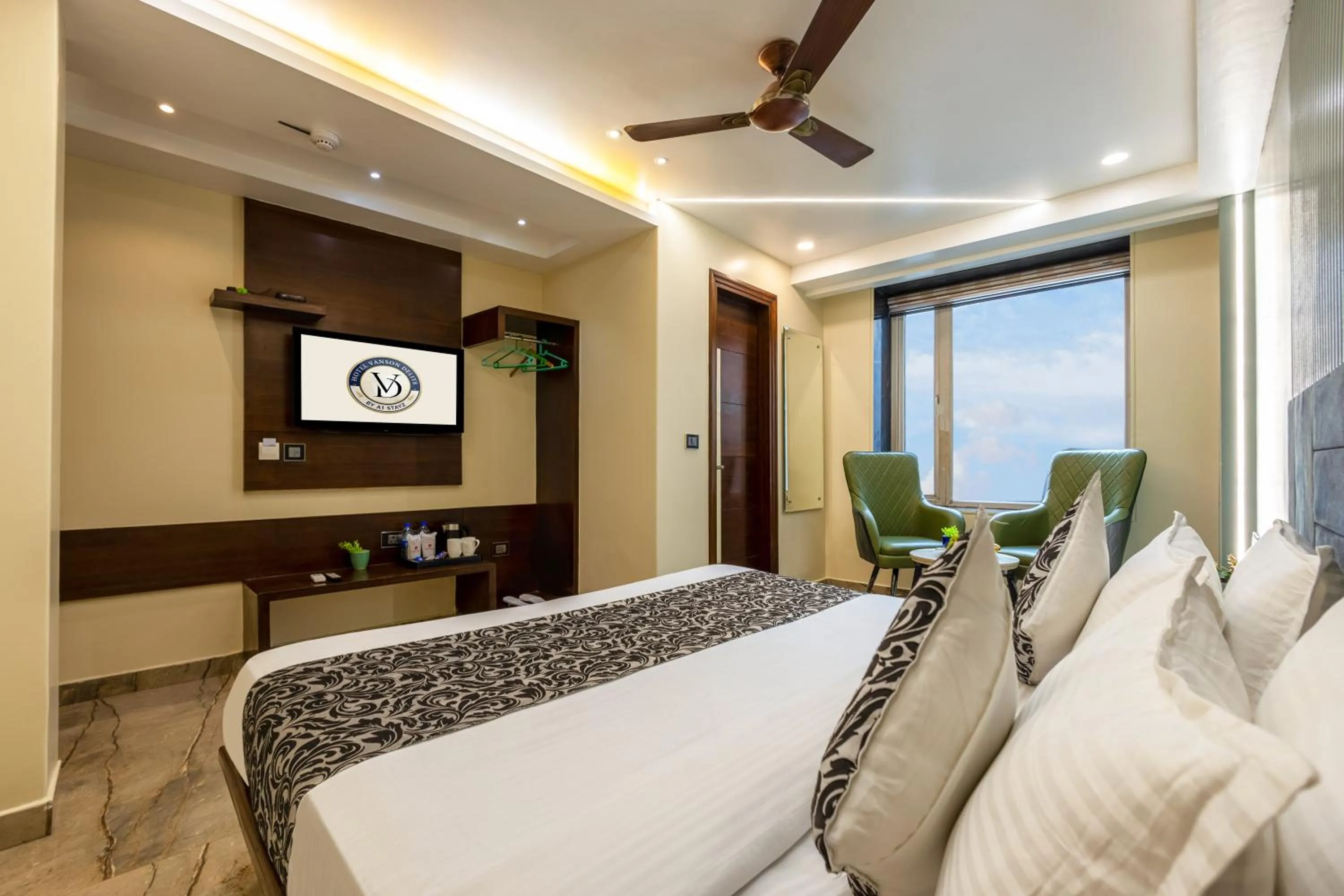 Communal lounge/ TV room, Bed in The Vanson Delite "Newly Rebuilt 2026" - Near New Delhi Station & Connaught Place