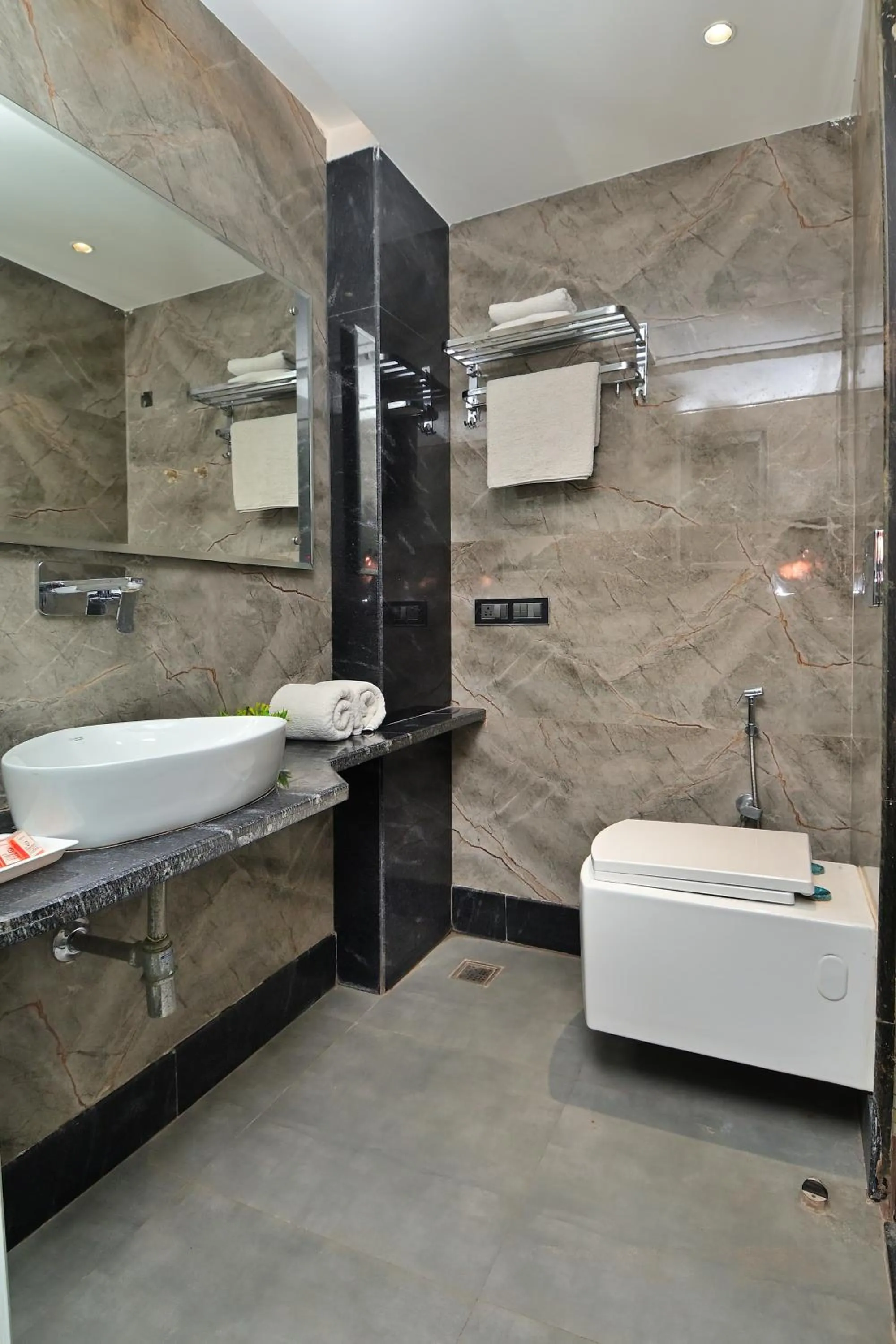 Shower in Hotel Vanson Delite - New Delhi Railway Station