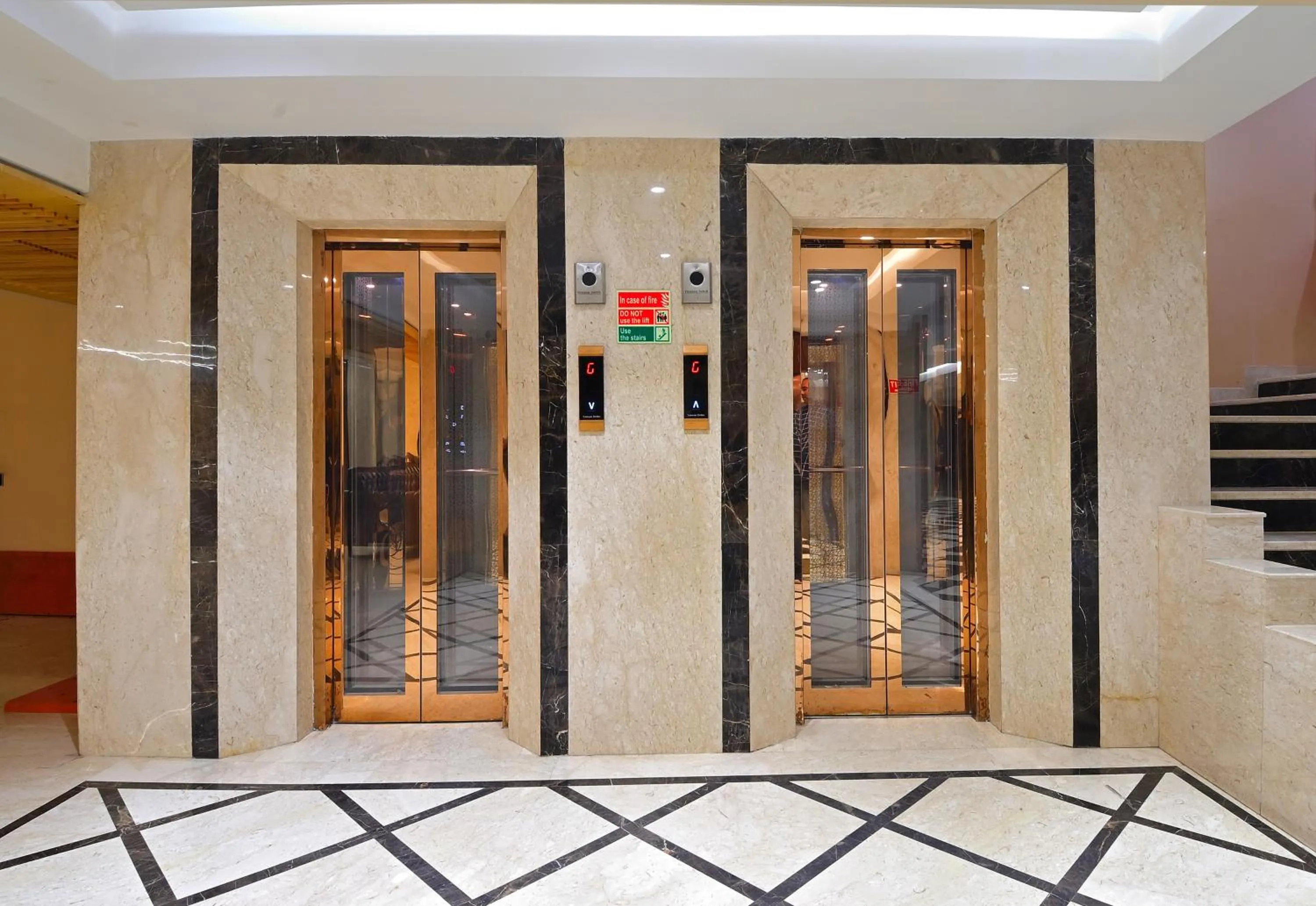 elevator in Hotel Vanson Delite - New Delhi Railway Station