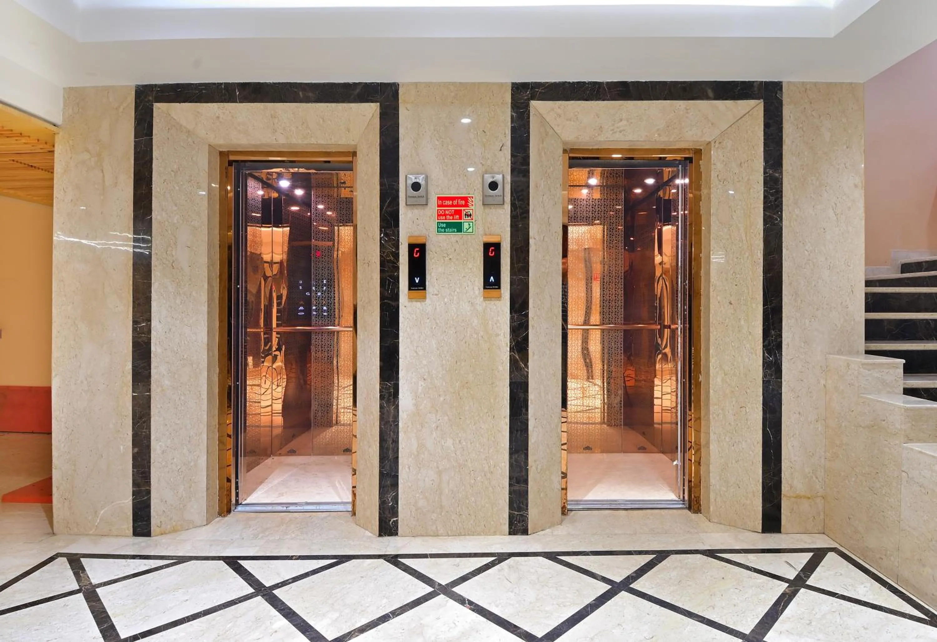 elevator in Hotel Vanson Delite - New Delhi Railway Station