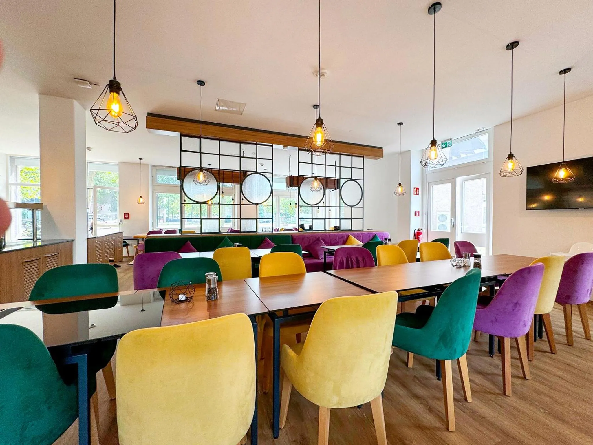 Breakfast in DORMERO Hotel Rüsselsheim Airport-Frankfurt