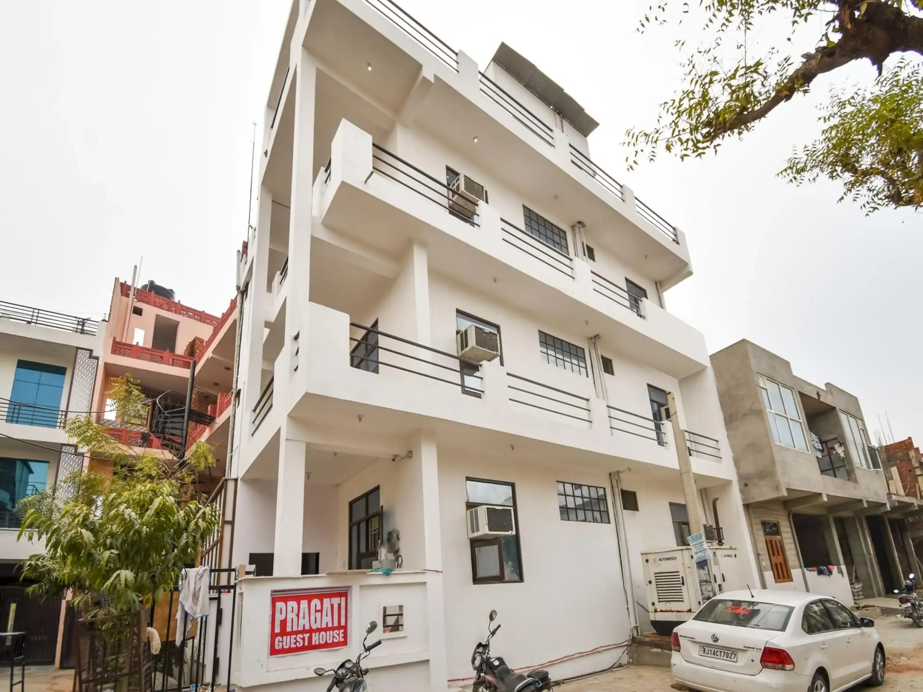 Facade/entrance in Hotel O Pragati Inn Facade/entrance in Hotel O Pragati Inn
