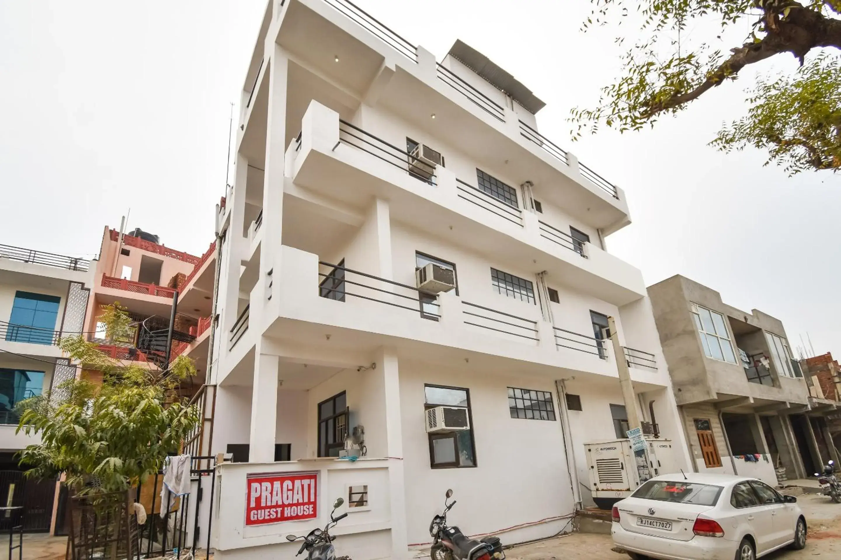 Facade/entrance in Hotel O Pragati Inn Facade/entrance in Hotel O Pragati Inn