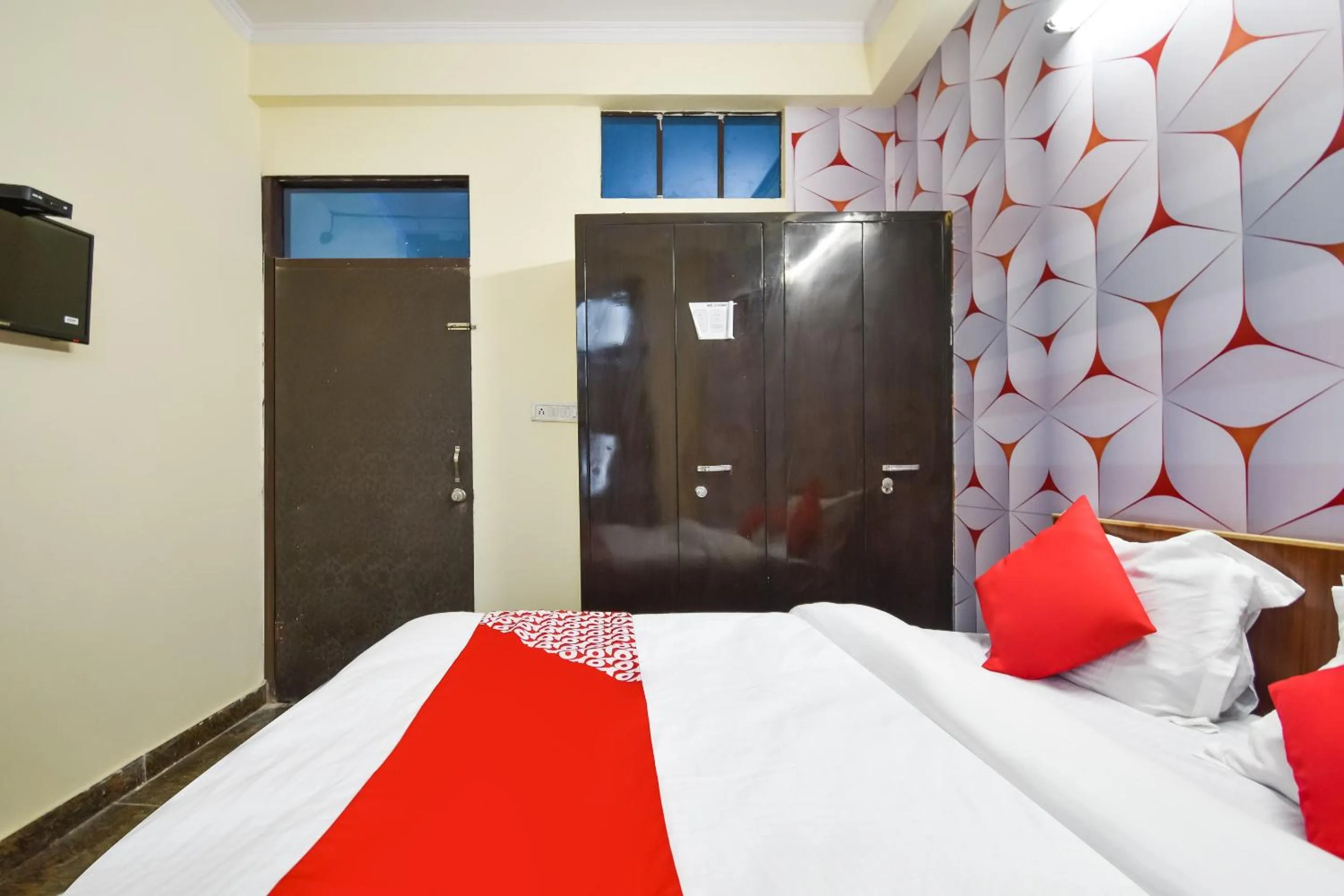 Bedroom, Bed in Hotel O Pragati Inn