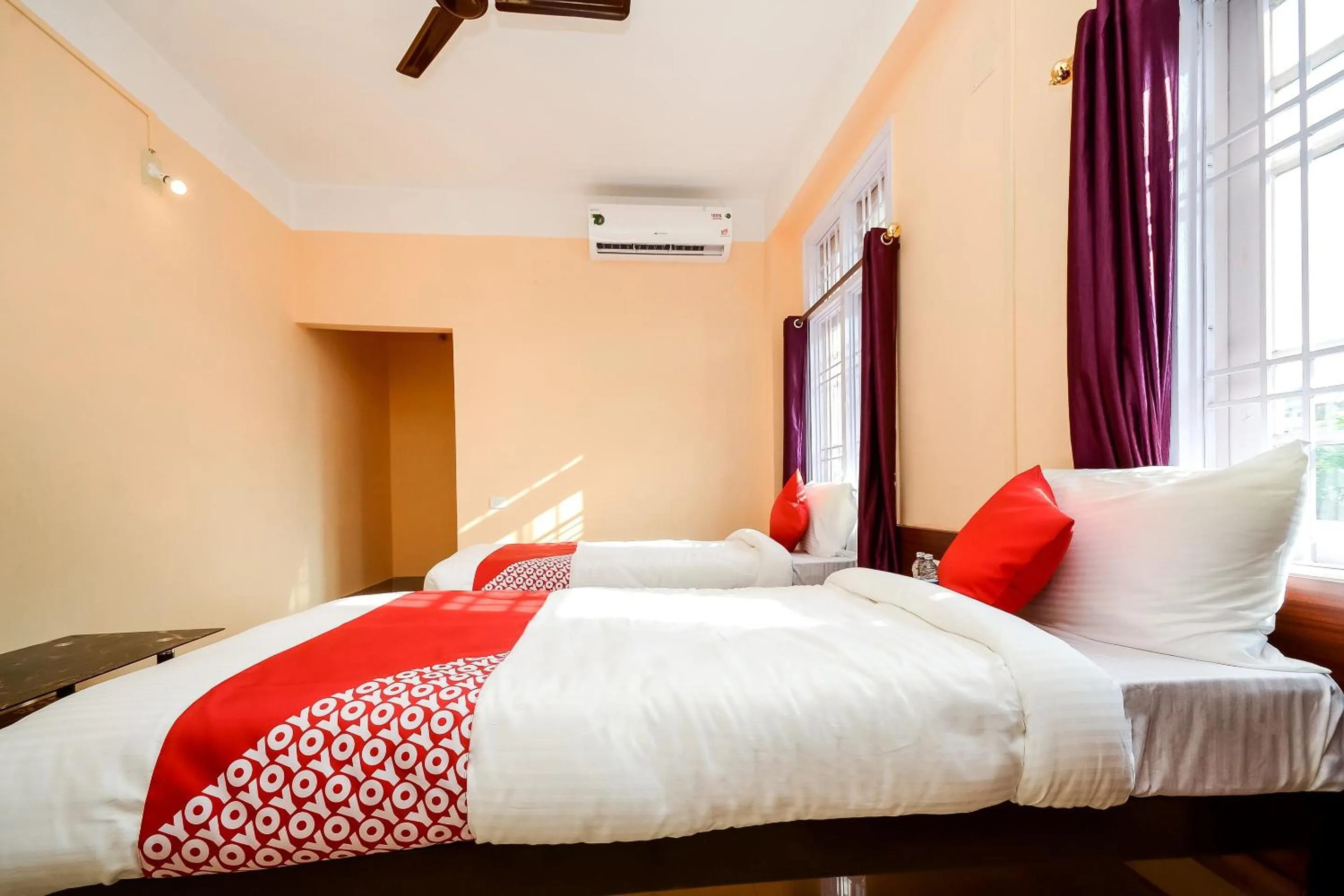 Bedroom, Bed in Hotel O Manmohan Enclave