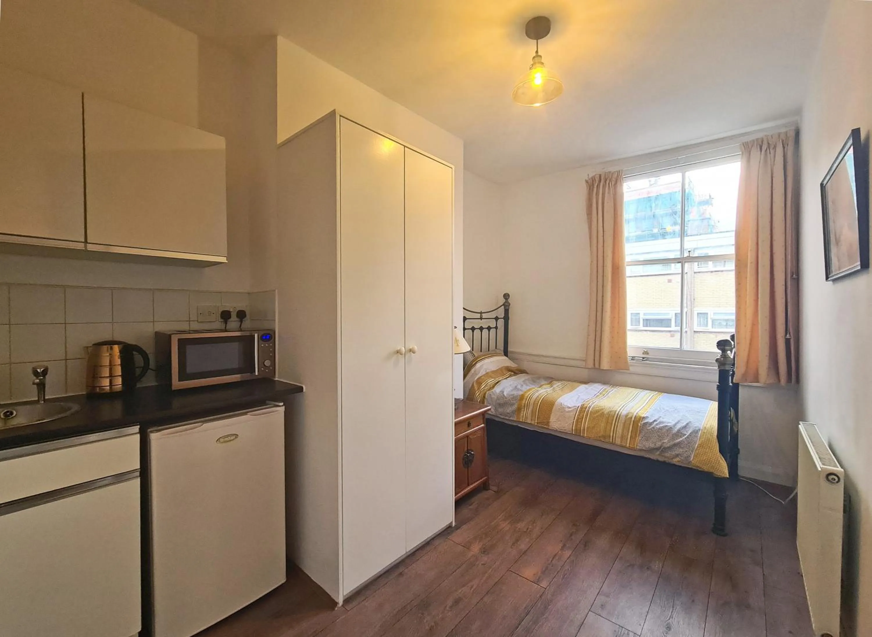 Photo of the whole room, Bed in The Greenwich Pensioner Guesthouse