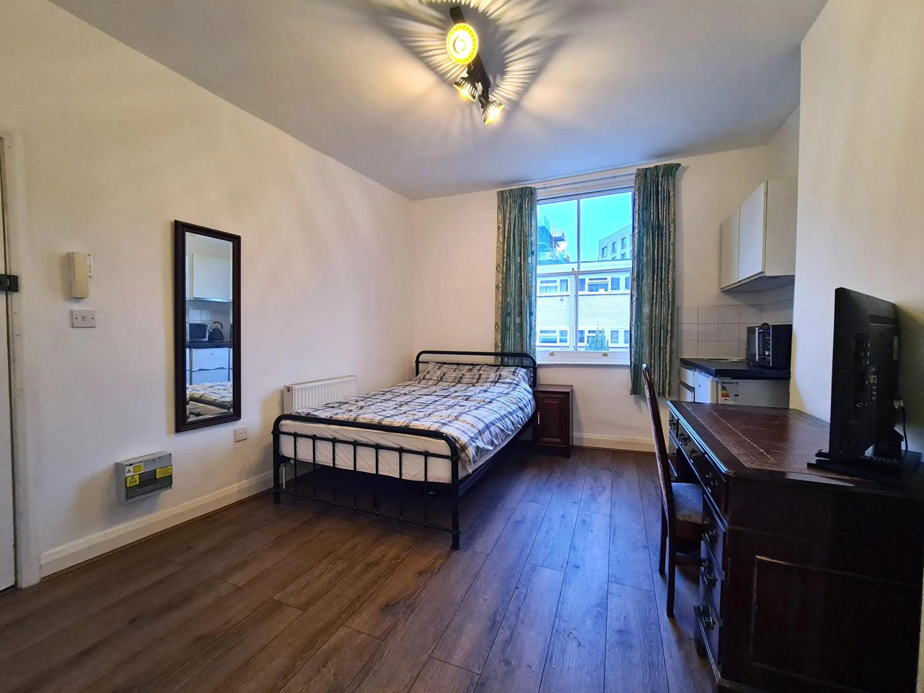 Photo of the whole room, Bed in The Greenwich Pensioner Guesthouse