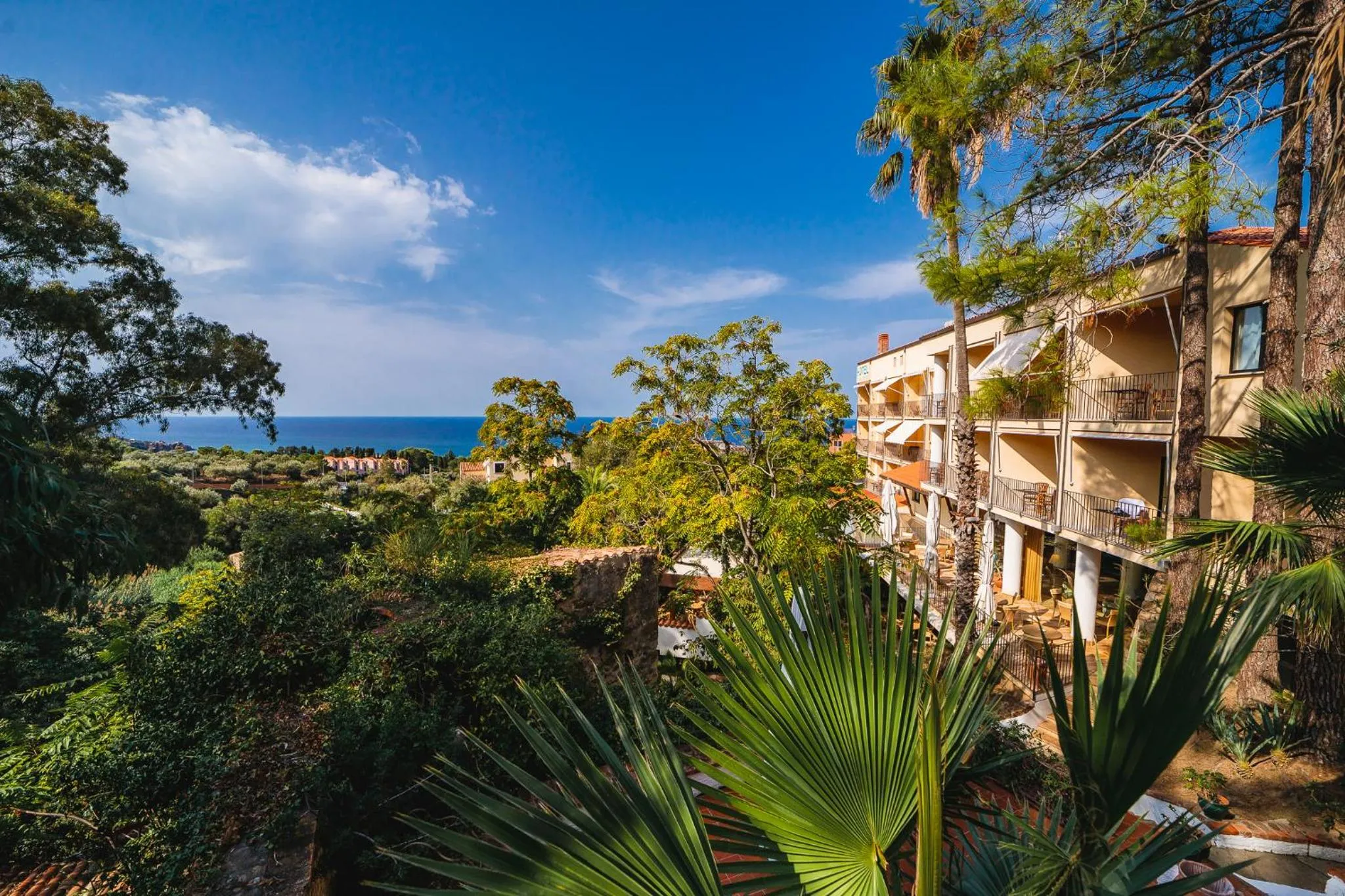 Property building in Alberi del Paradiso