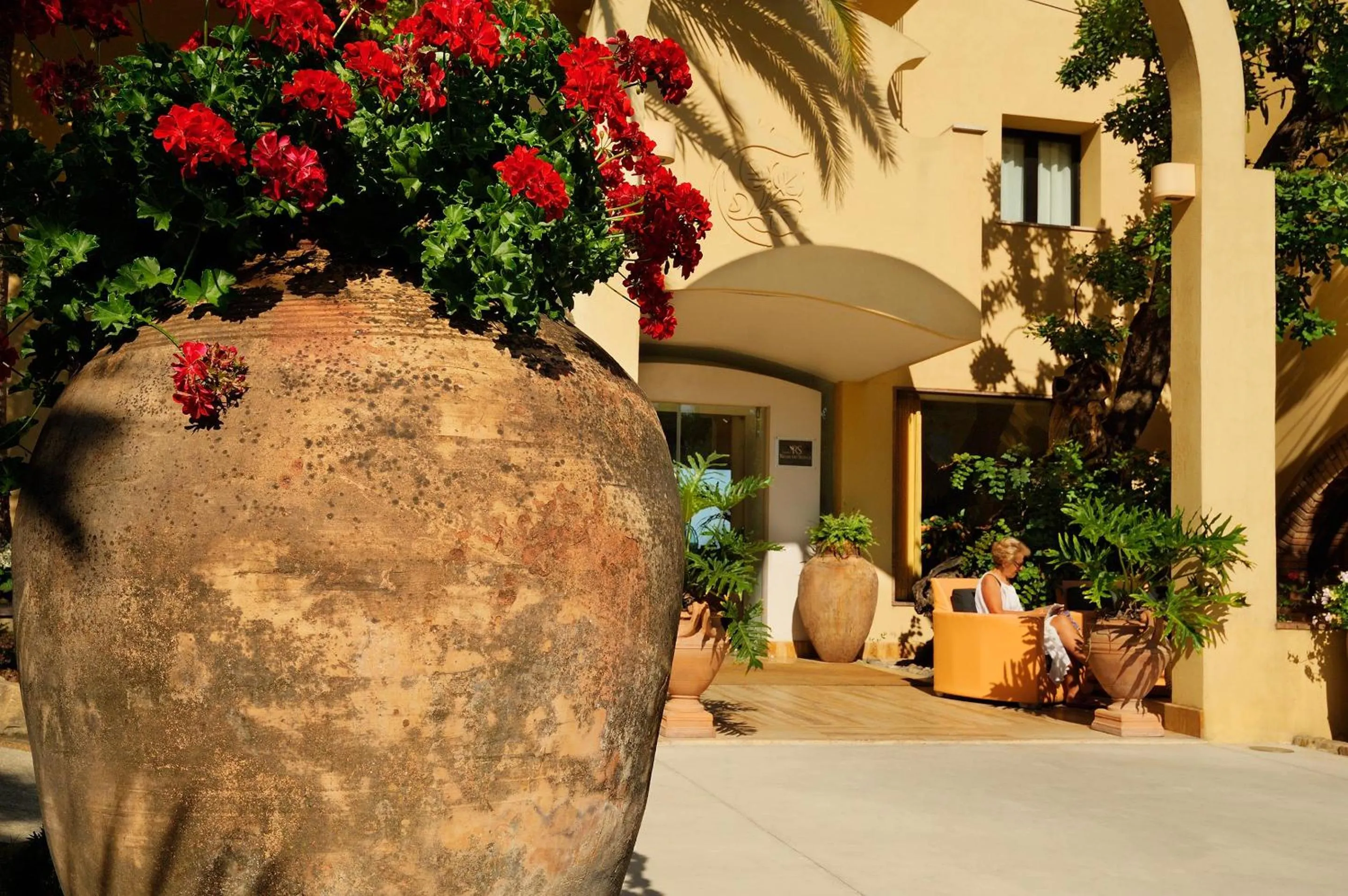 Facade/entrance in Alberi del Paradiso