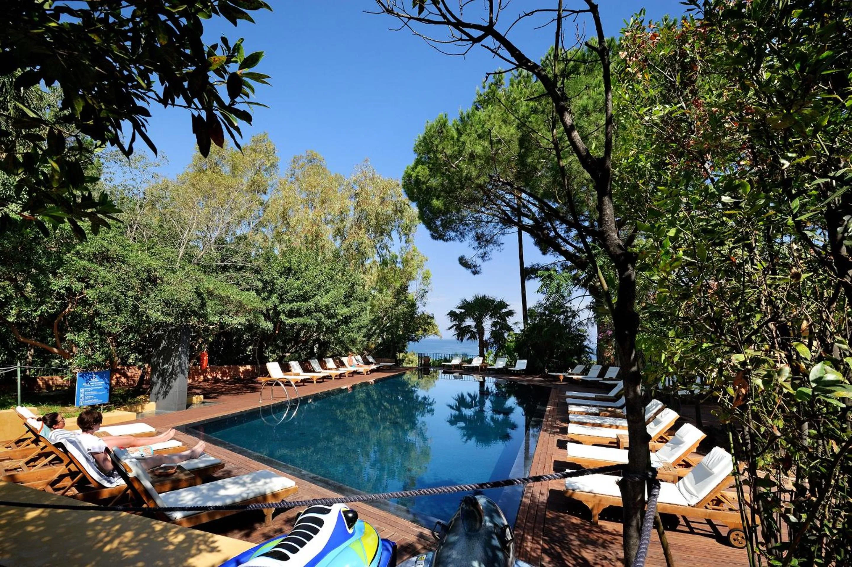 Swimming pool in Alberi del Paradiso