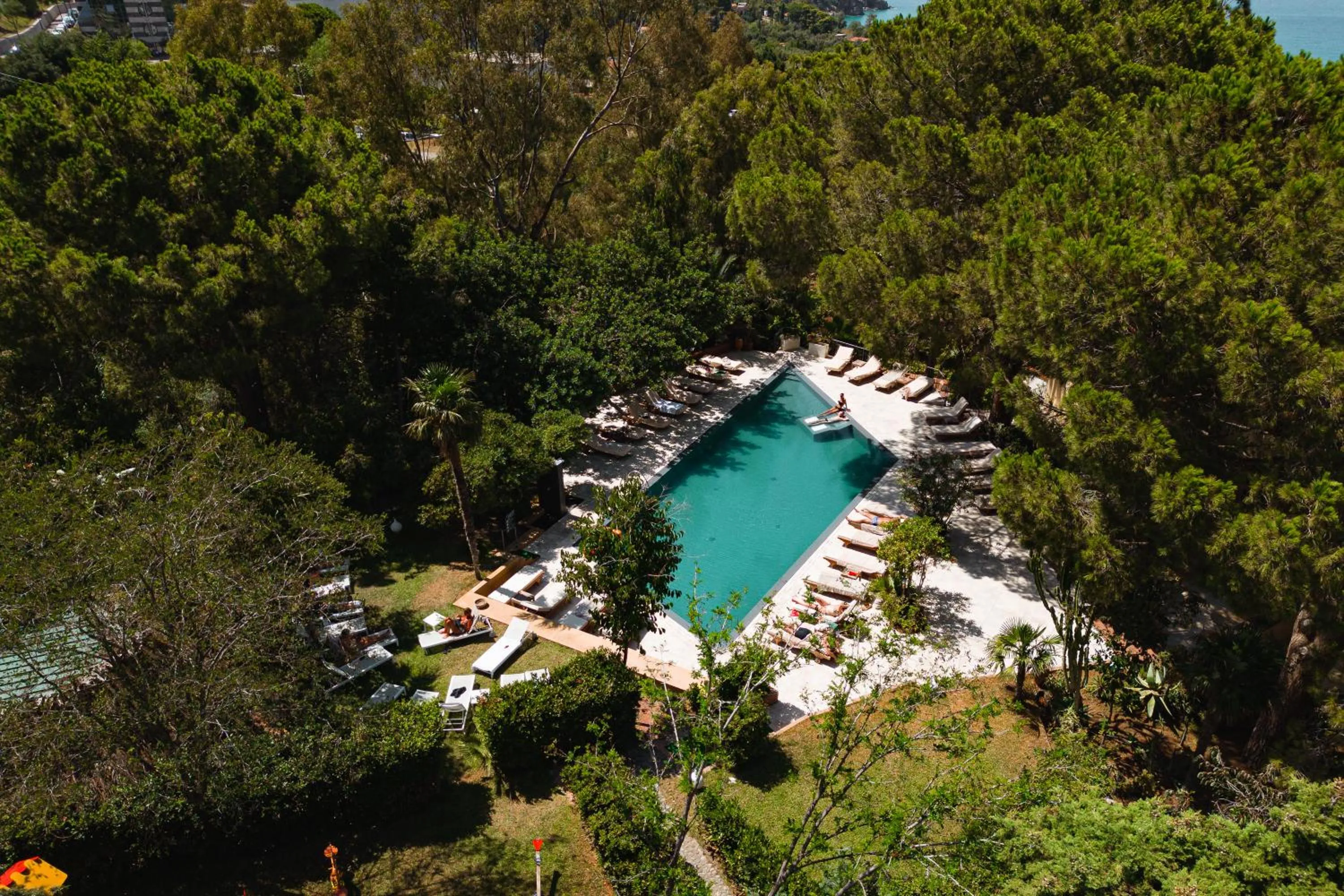 Swimming pool in Alberi del Paradiso
