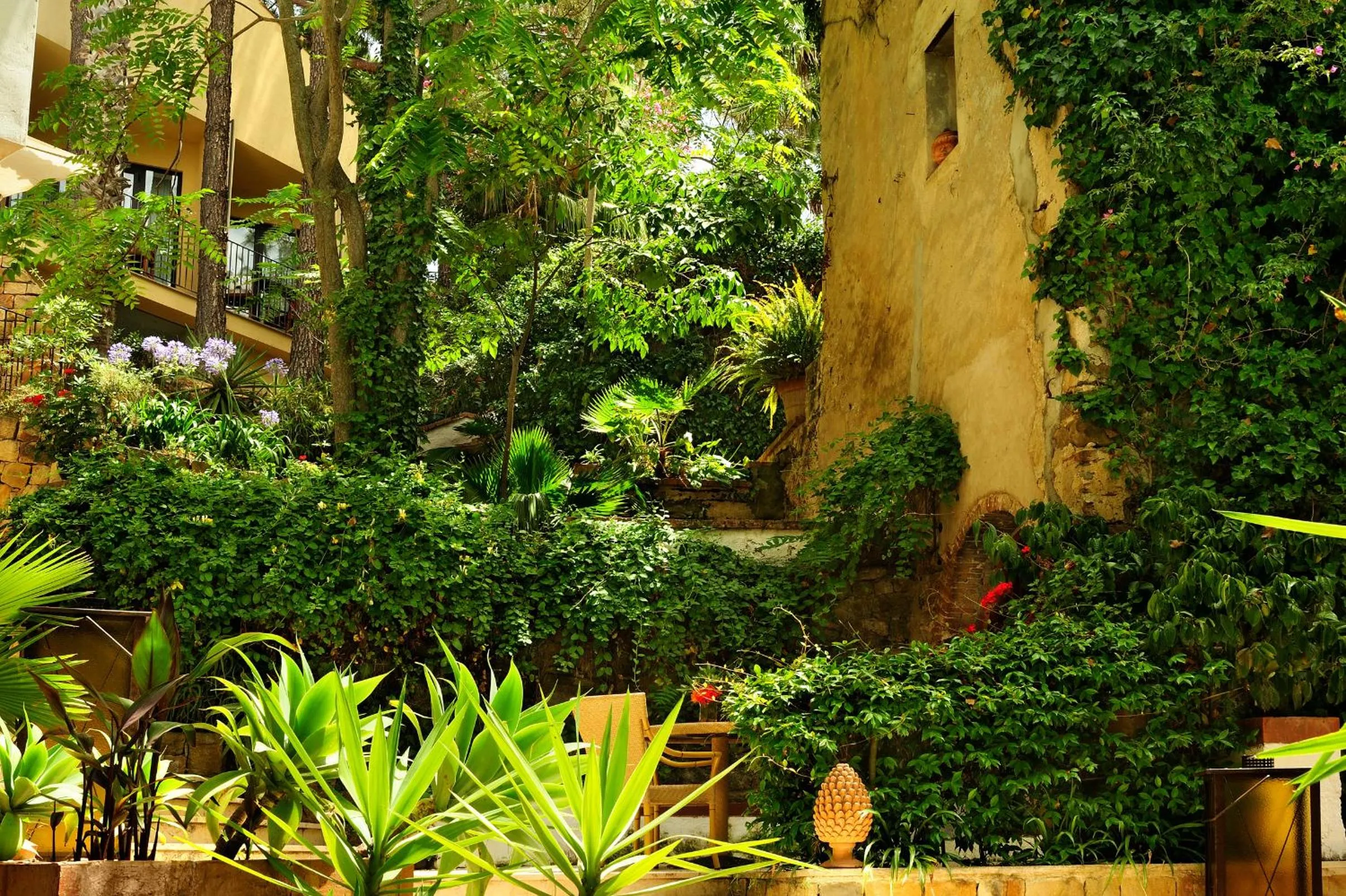 Property building in Alberi del Paradiso