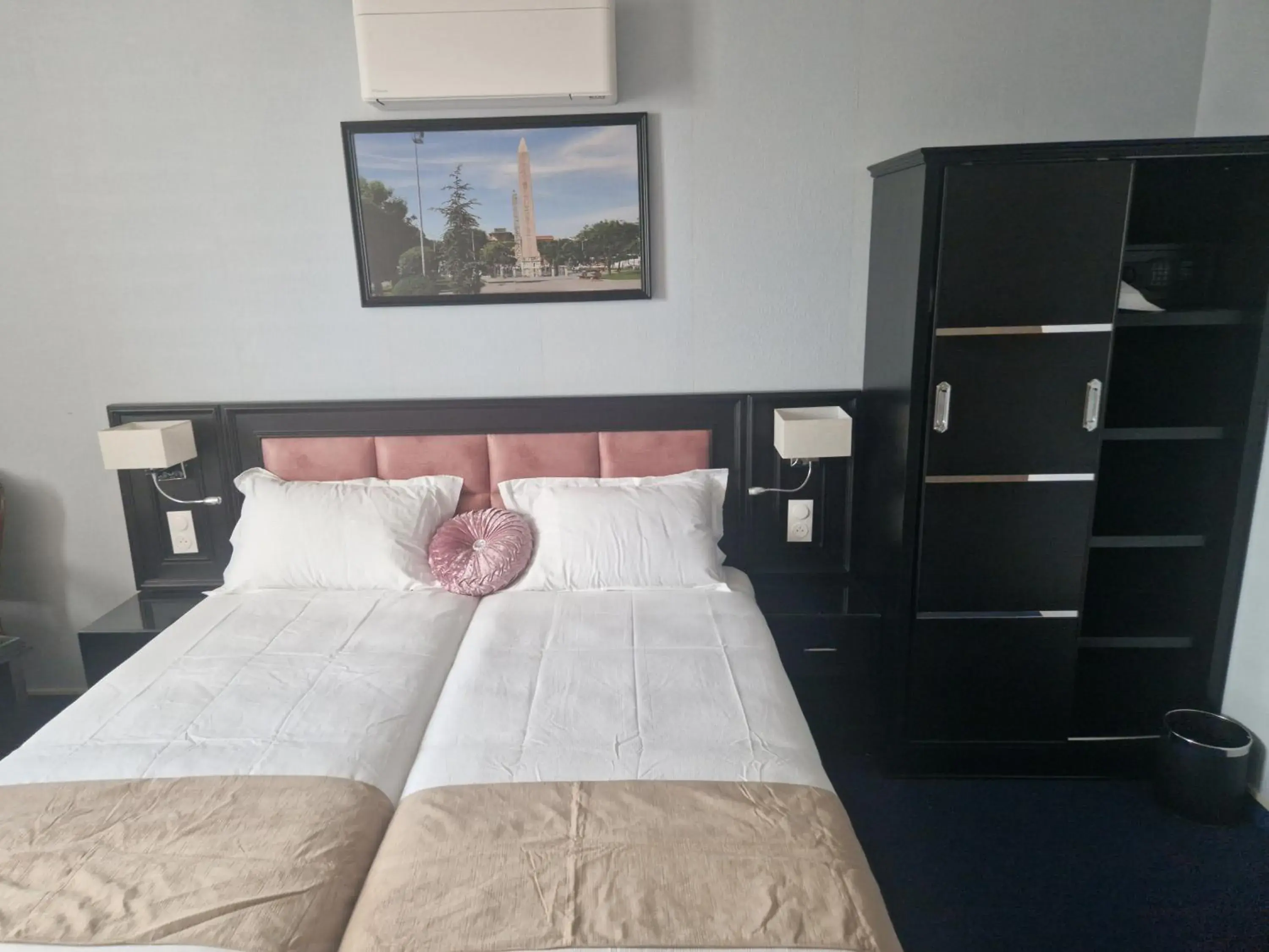 Deluxe Twin Room in HOTEL ROYAL Paris Ivry Deluxe Twin Room in HOTEL ROYAL Paris Ivry