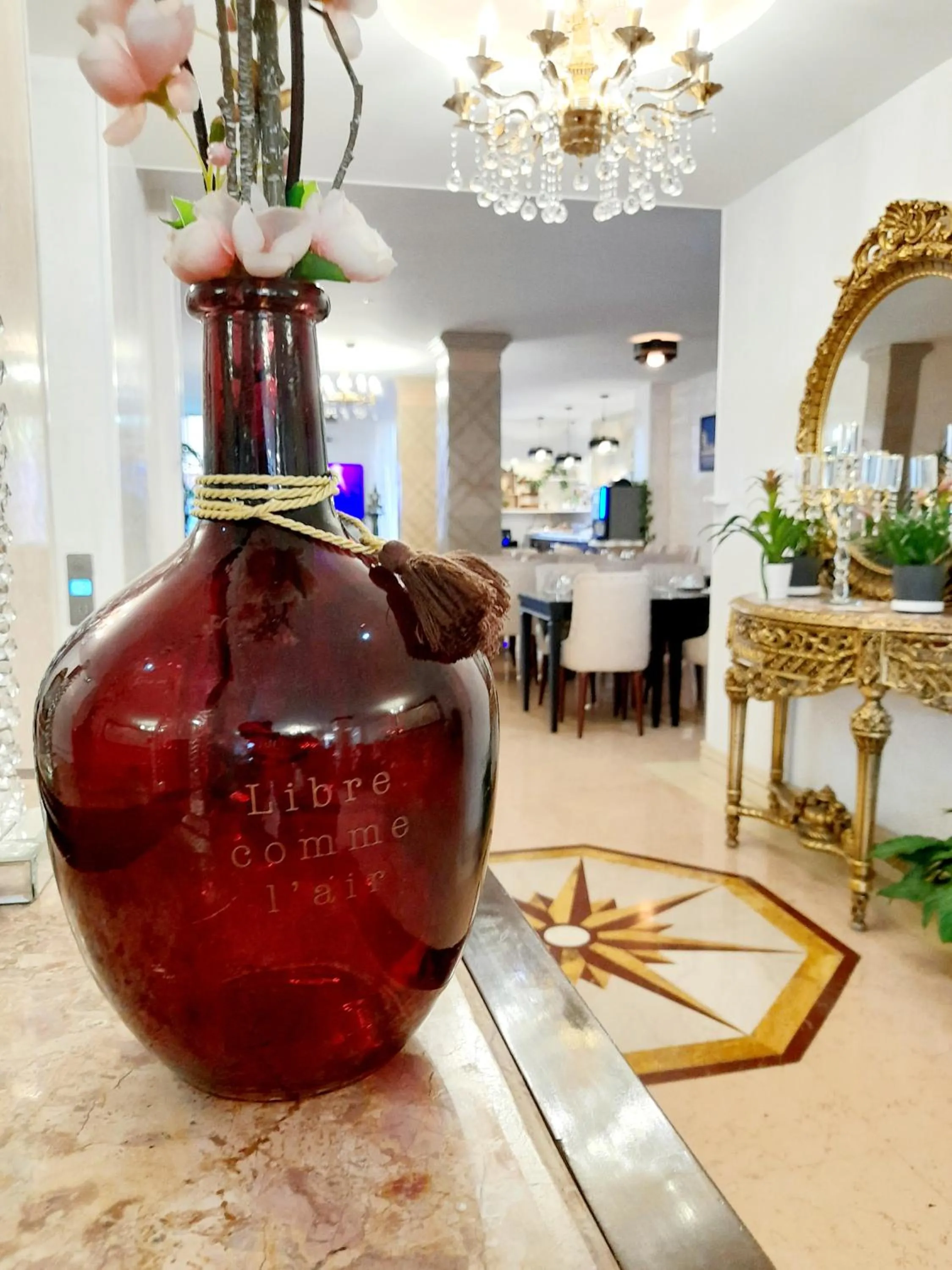 Lobby or reception in HOTEL ROYAL Paris Ivry