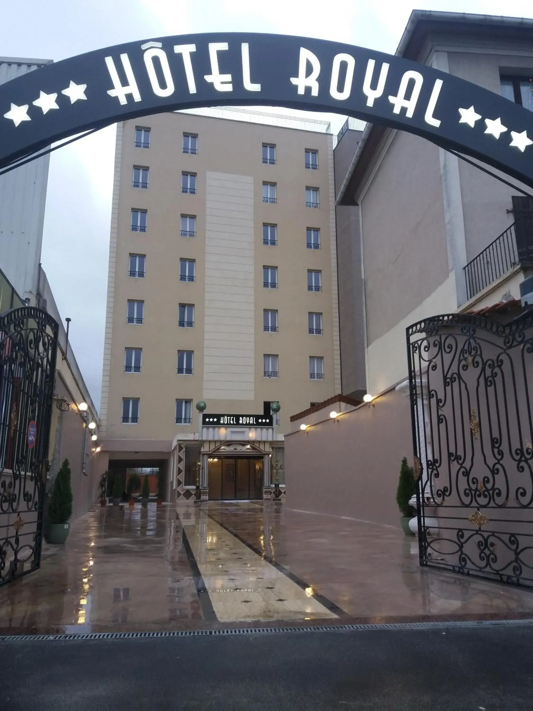 Facade/entrance in HOTEL ROYAL Paris Ivry Facade/entrance in HOTEL ROYAL Paris Ivry