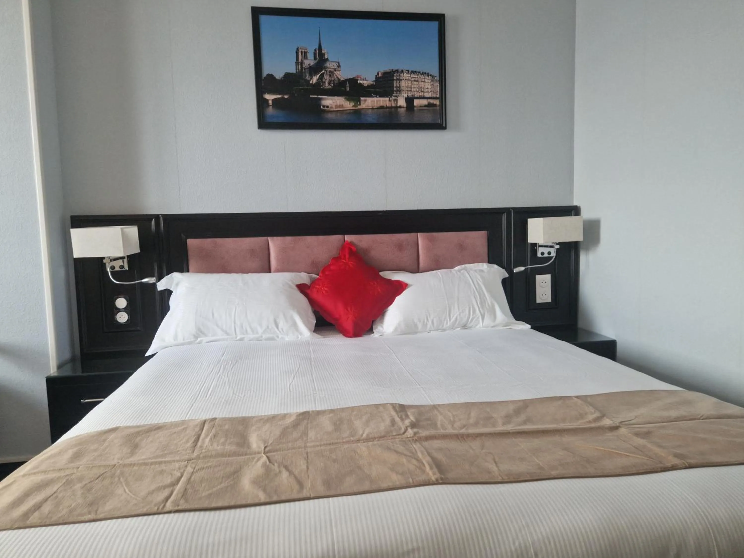 Bed in HOTEL ROYAL Paris Ivry