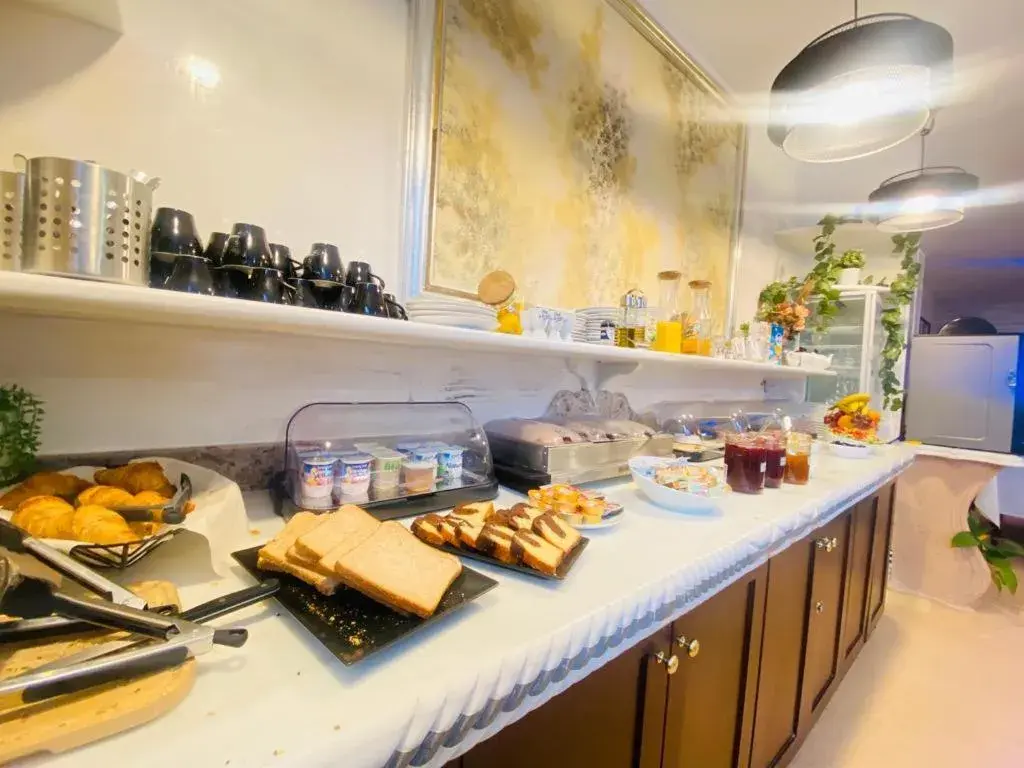 Breakfast in HOTEL ROYAL Paris Ivry Breakfast in HOTEL ROYAL Paris Ivry