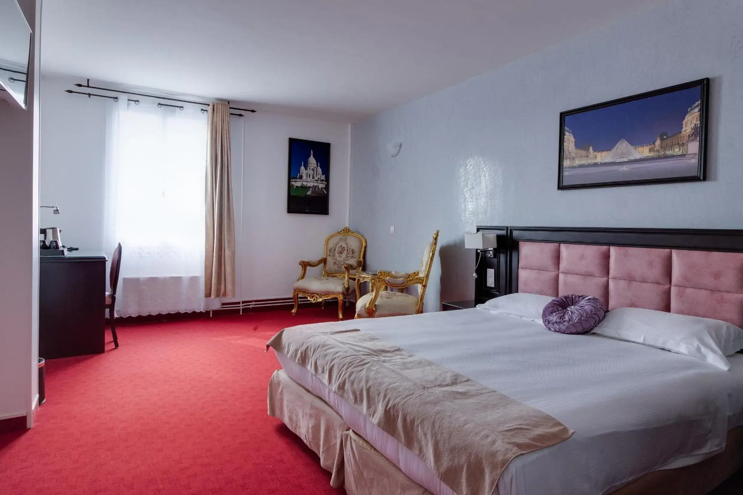 Photo of the whole room, Bed in HOTEL ROYAL Paris Ivry Photo of the whole room, Bed in HOTEL ROYAL Paris Ivry