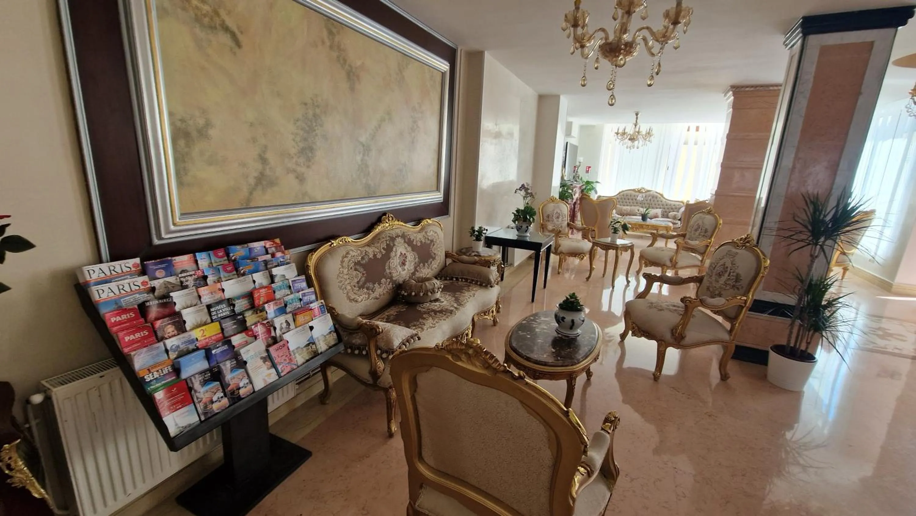 Living room in HOTEL ROYAL Paris Ivry