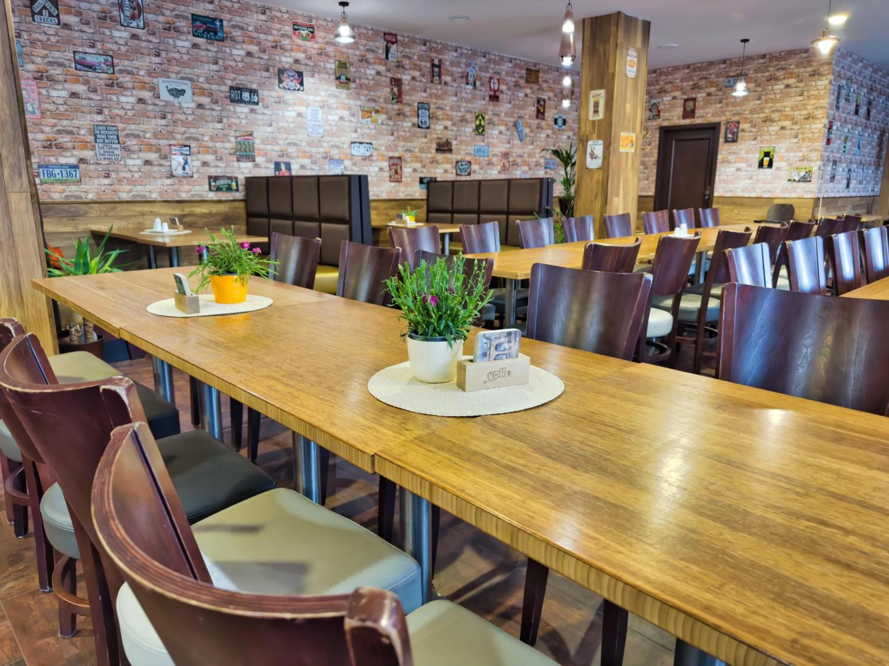 Restaurant/places to eat in Olympland Hotel