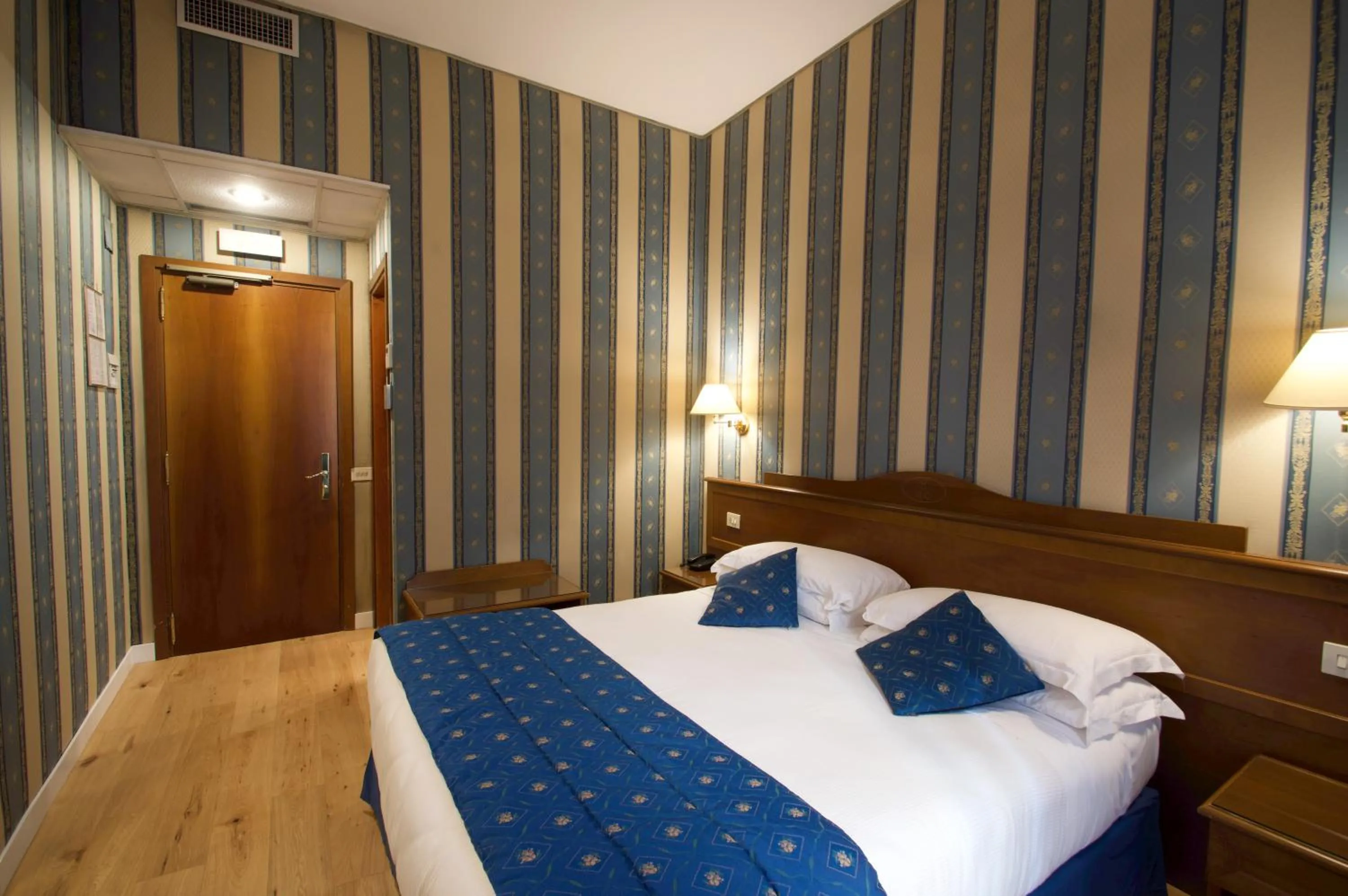 Bed in Hotel Montecarlo