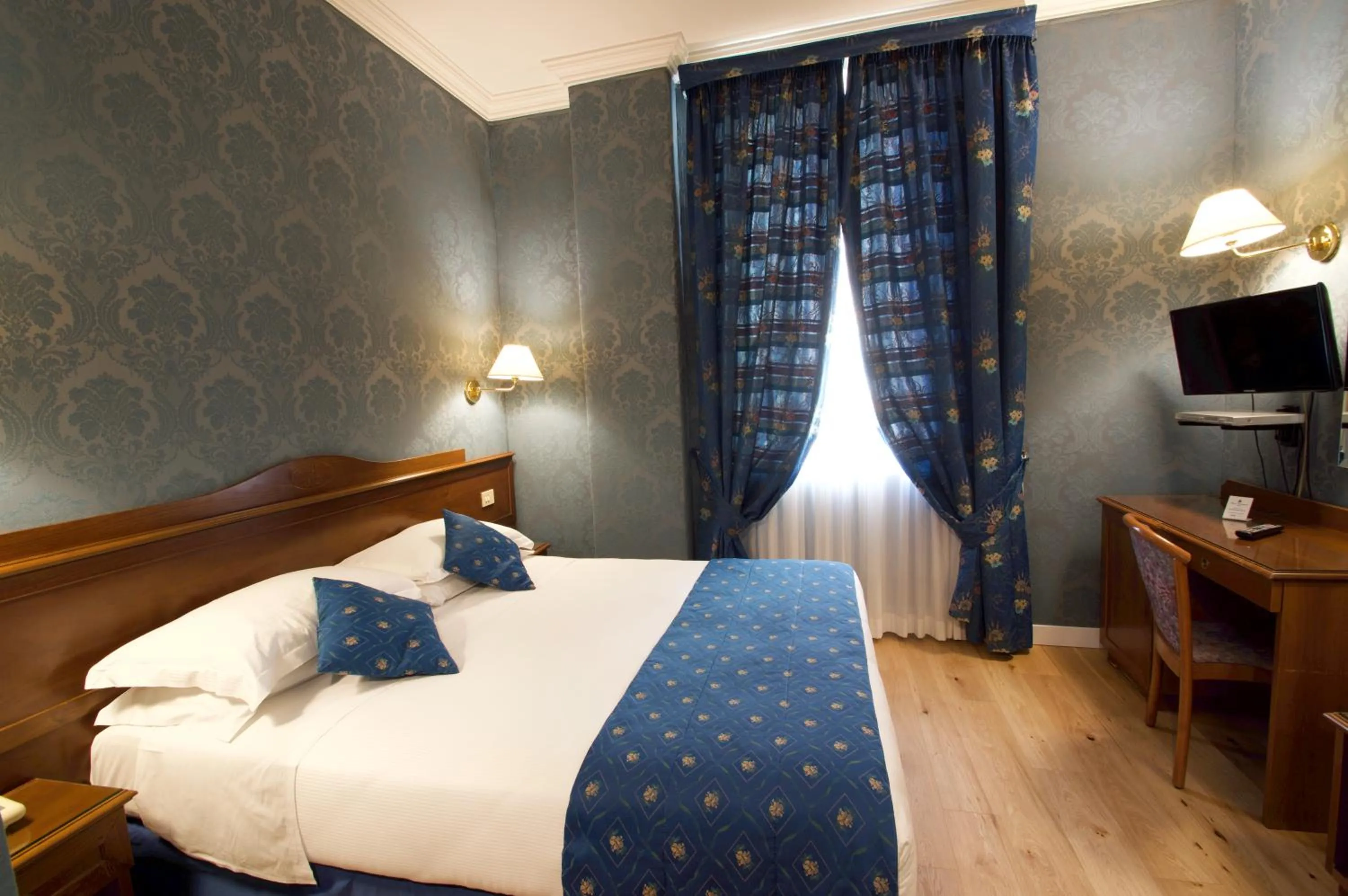 Bed in Hotel Montecarlo