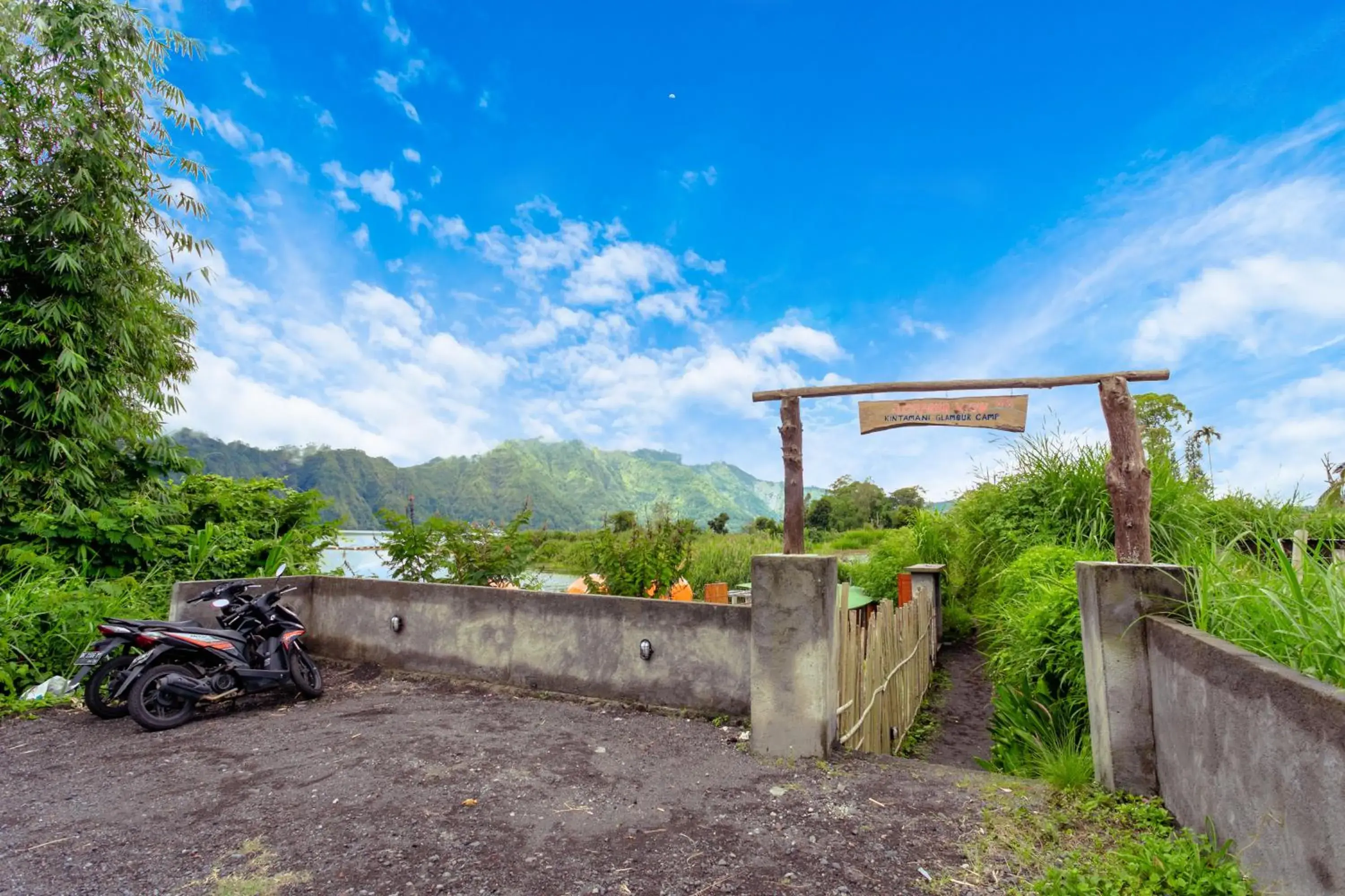 Facade/entrance in Jempana View Facade/entrance in Jempana View