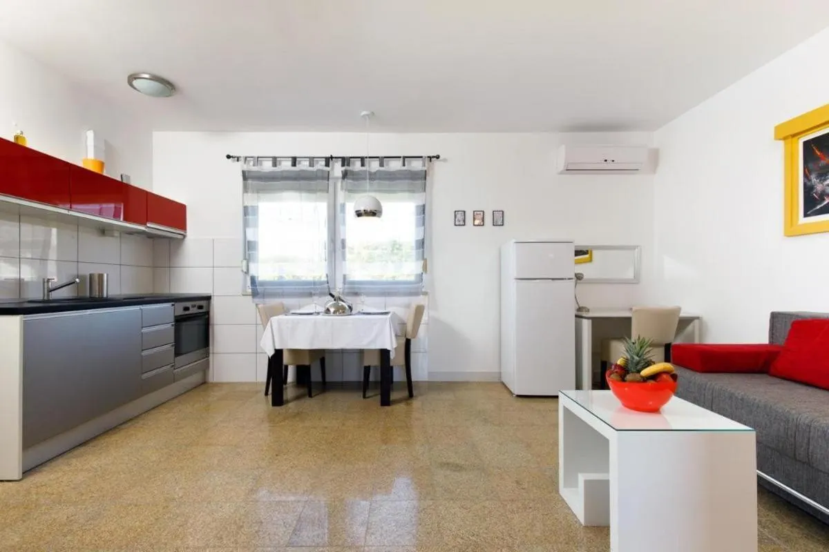 Restaurant/places to eat in Nice apartment with a sea view