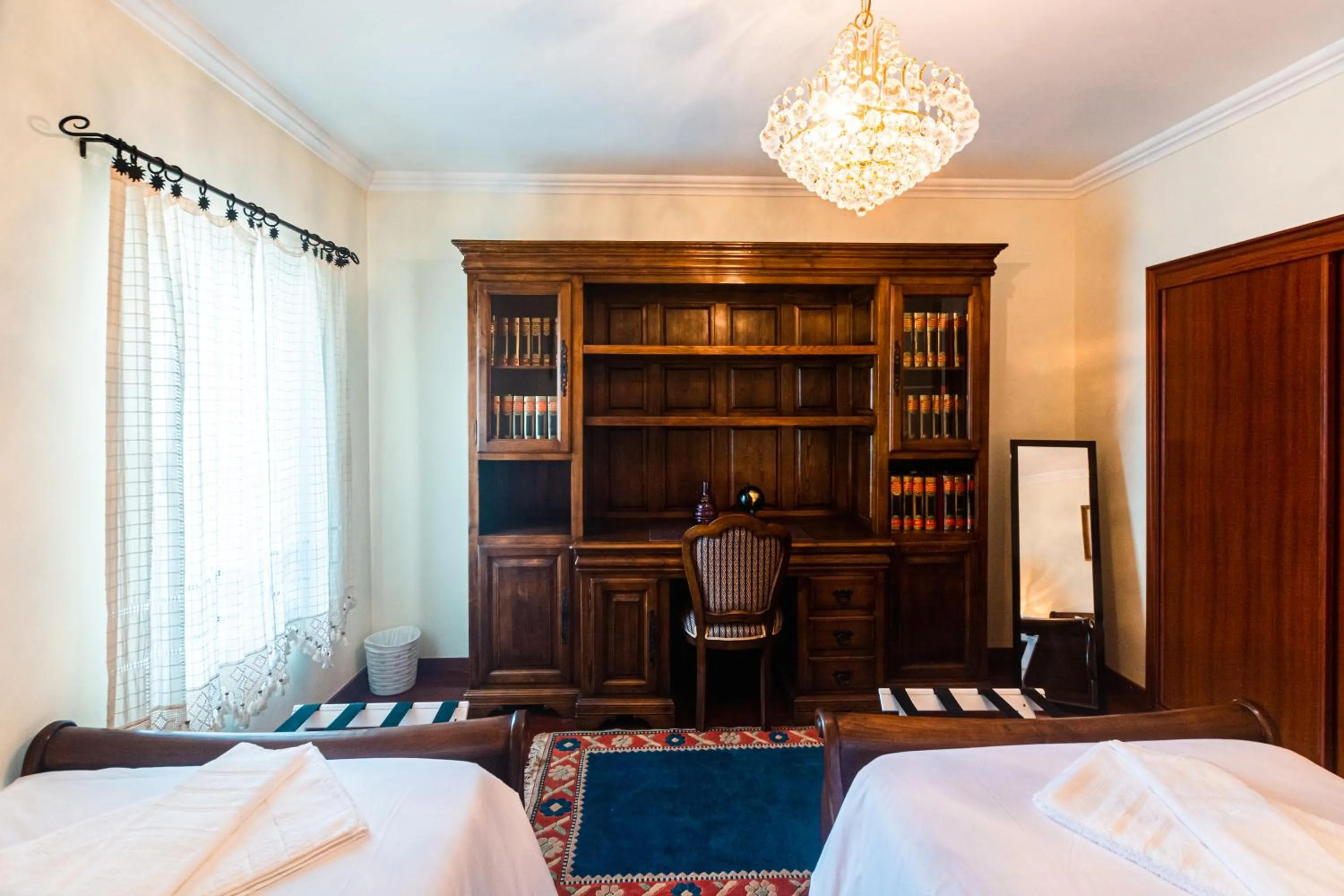 Photo of the whole room, Bed in Azores Apartment