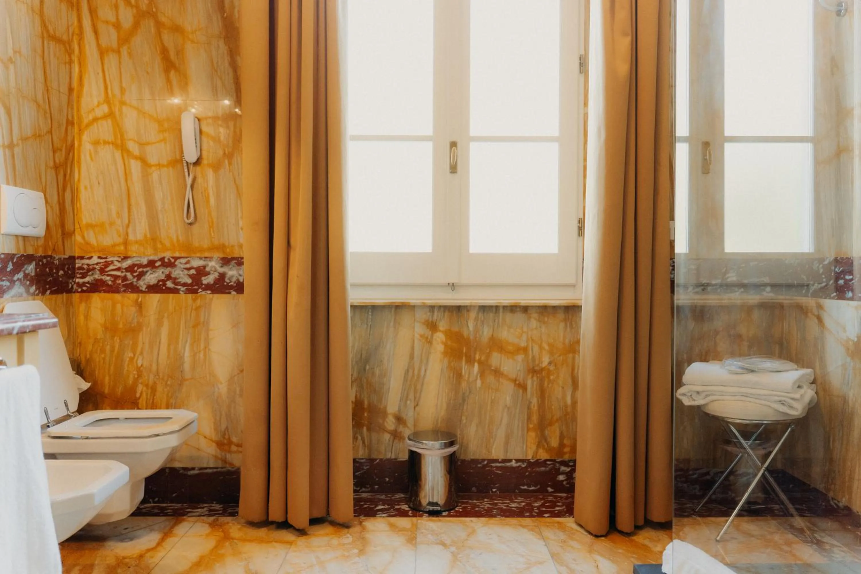 Bathroom in Hotel Palazzo Guiscardo Pietrasanta