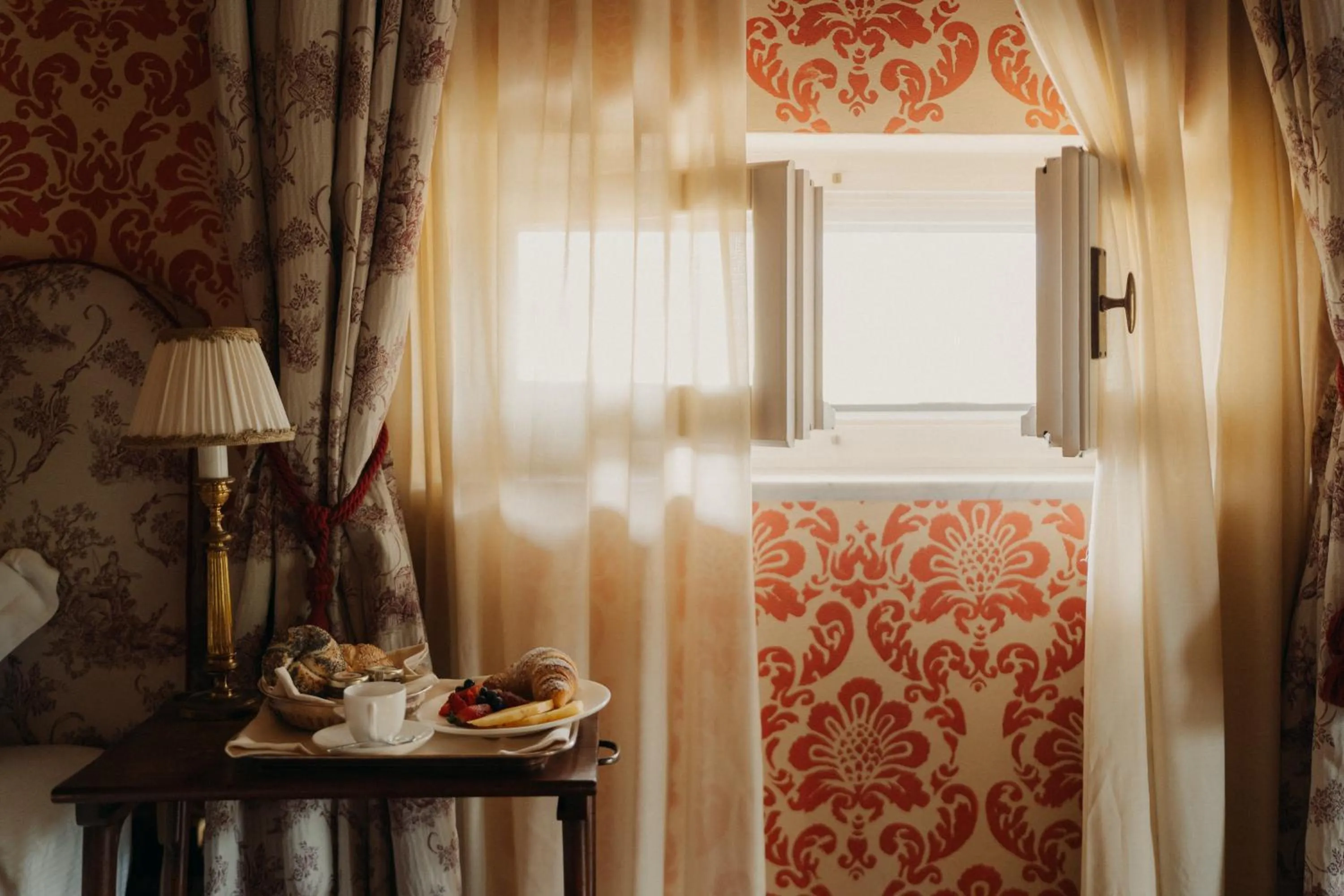 Bed in Hotel Palazzo Guiscardo Pietrasanta