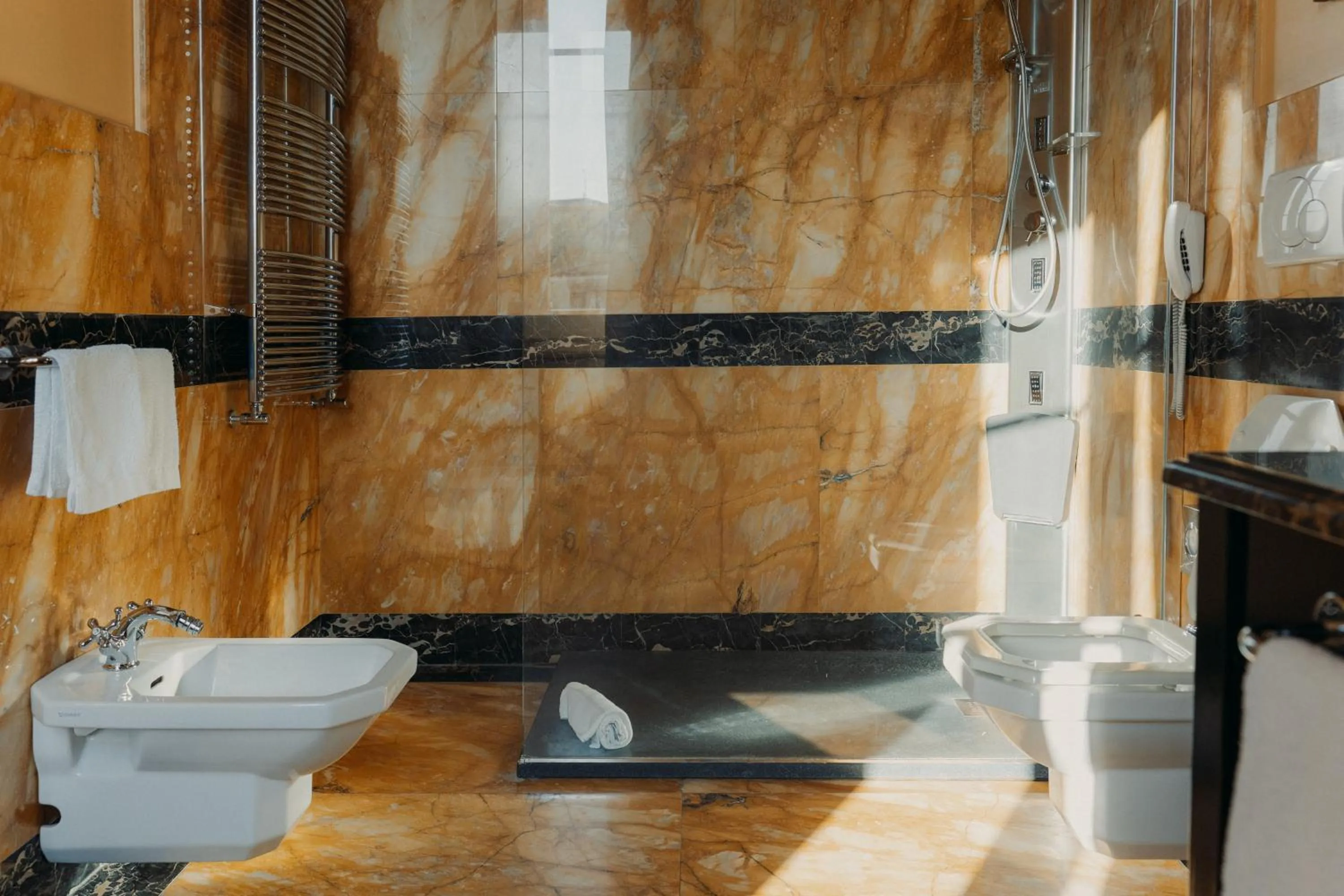 Bathroom in Hotel Palazzo Guiscardo Pietrasanta