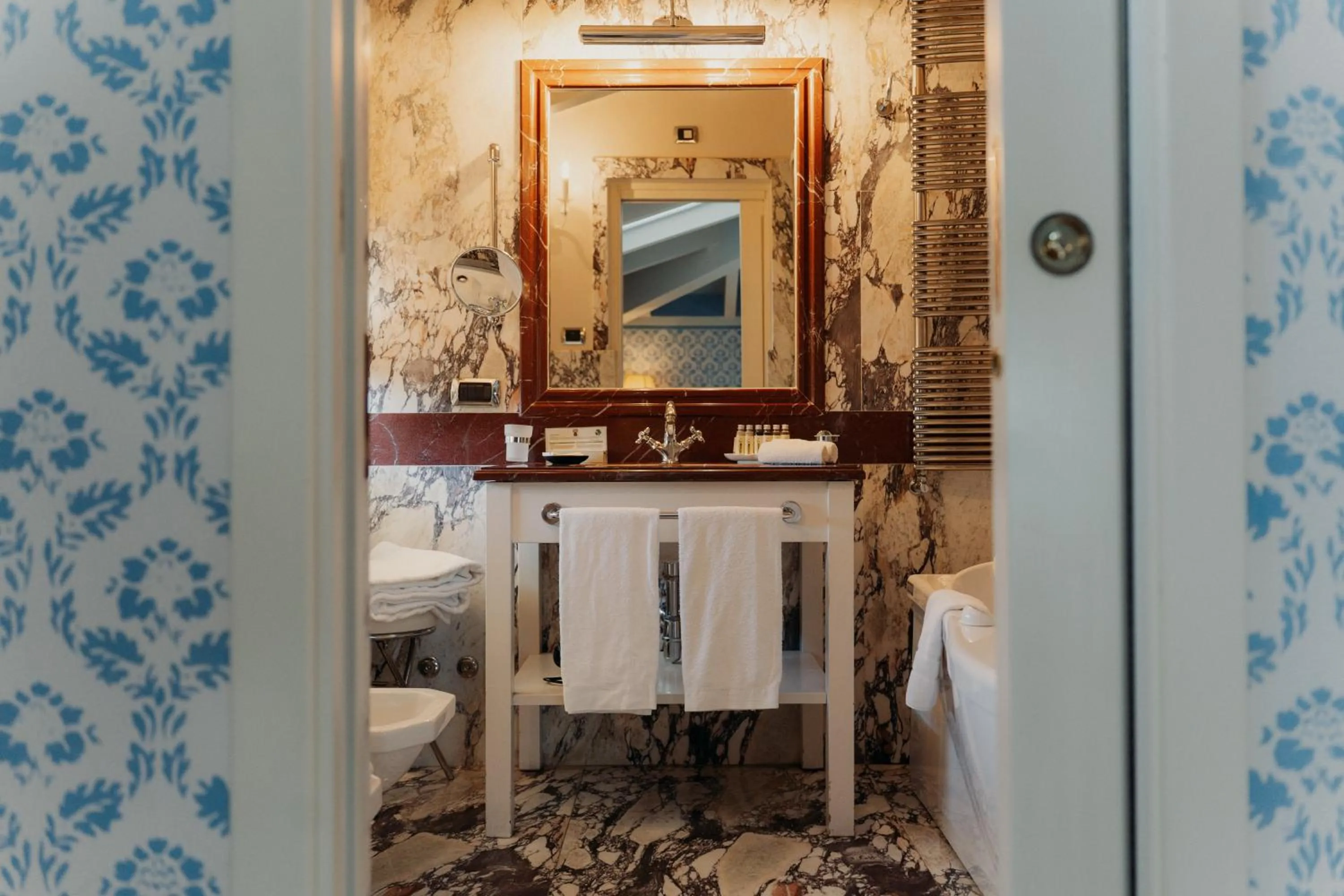 Bathroom in Hotel Palazzo Guiscardo Pietrasanta