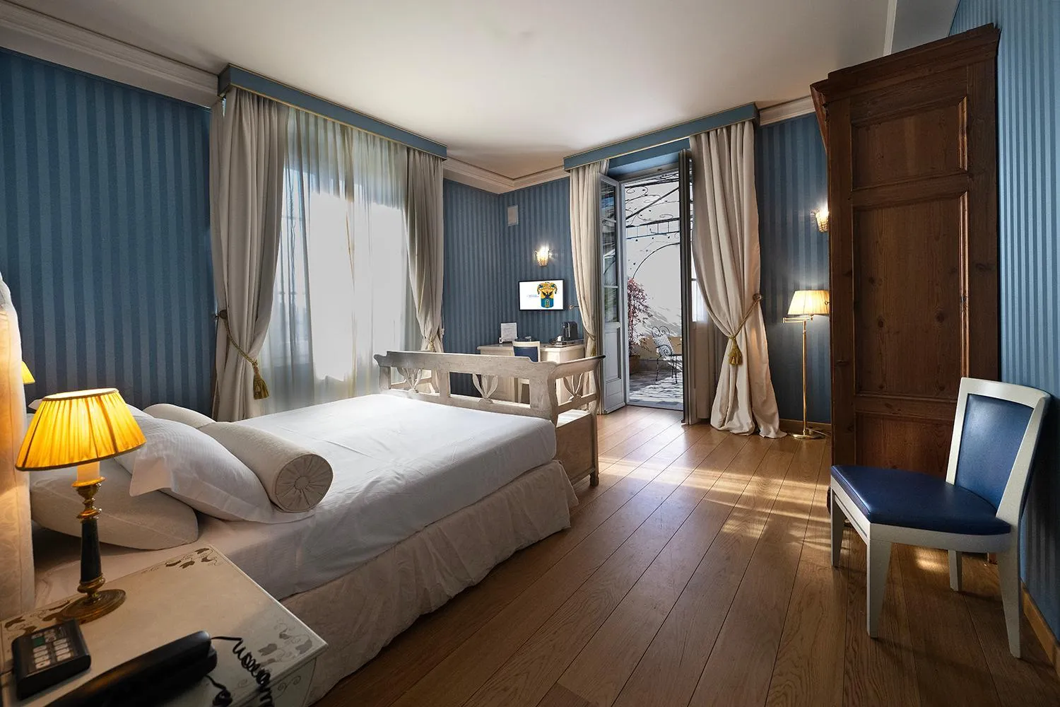 Bed in Hotel Palazzo Guiscardo Pietrasanta