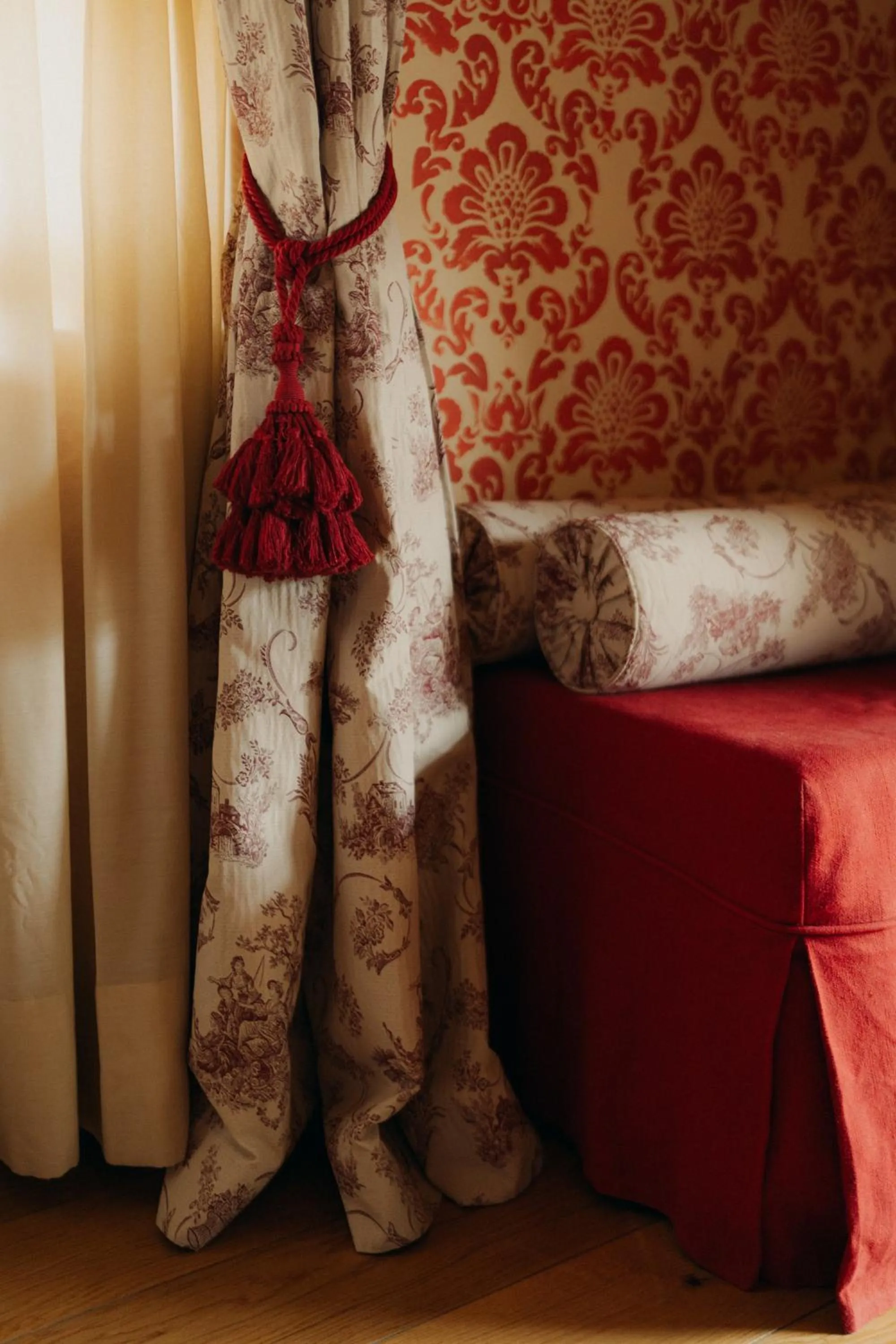 Bed in Hotel Palazzo Guiscardo Pietrasanta