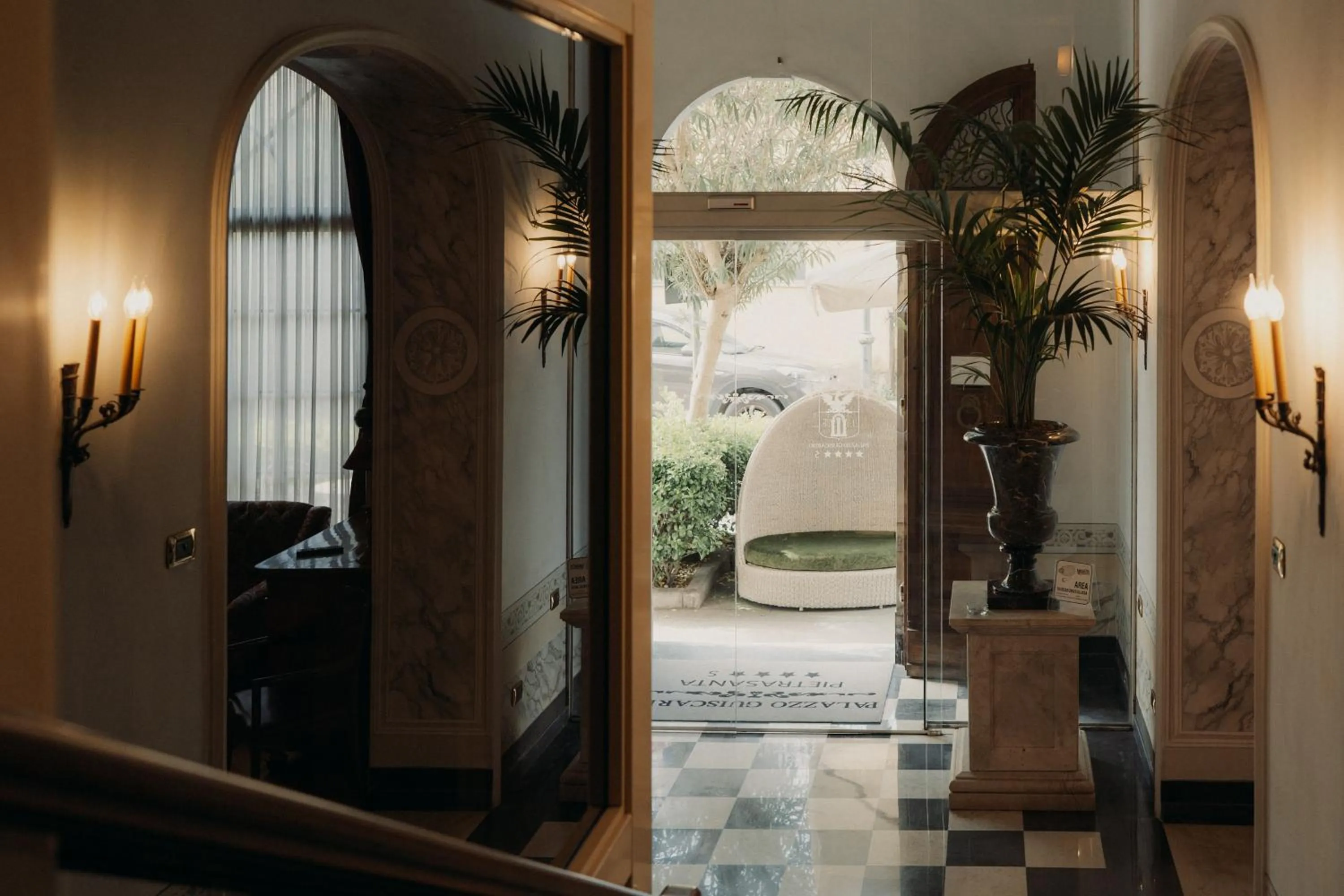 Facade/entrance in Hotel Palazzo Guiscardo Pietrasanta