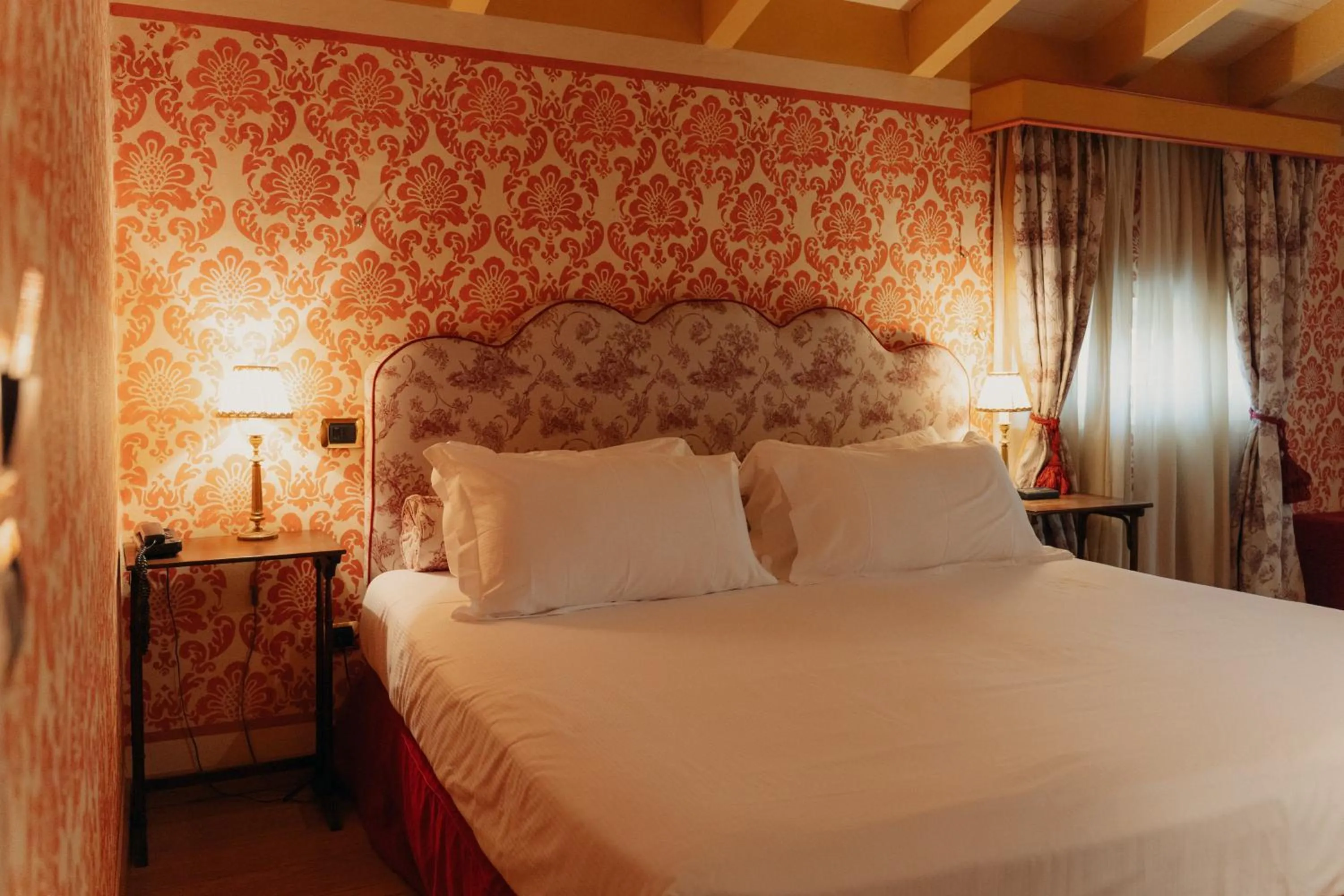 Bed in Hotel Palazzo Guiscardo Pietrasanta