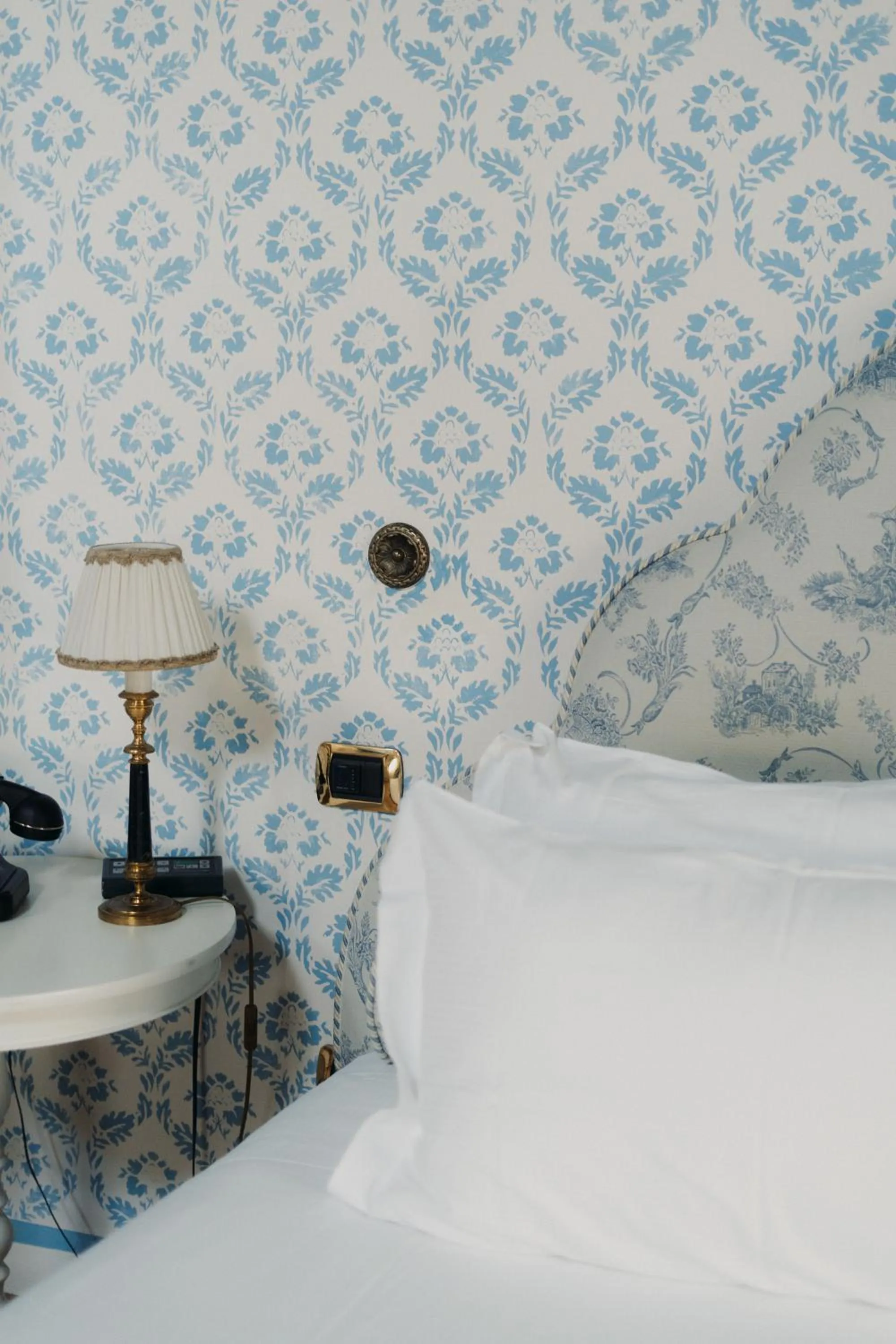 Bed in Hotel Palazzo Guiscardo Pietrasanta