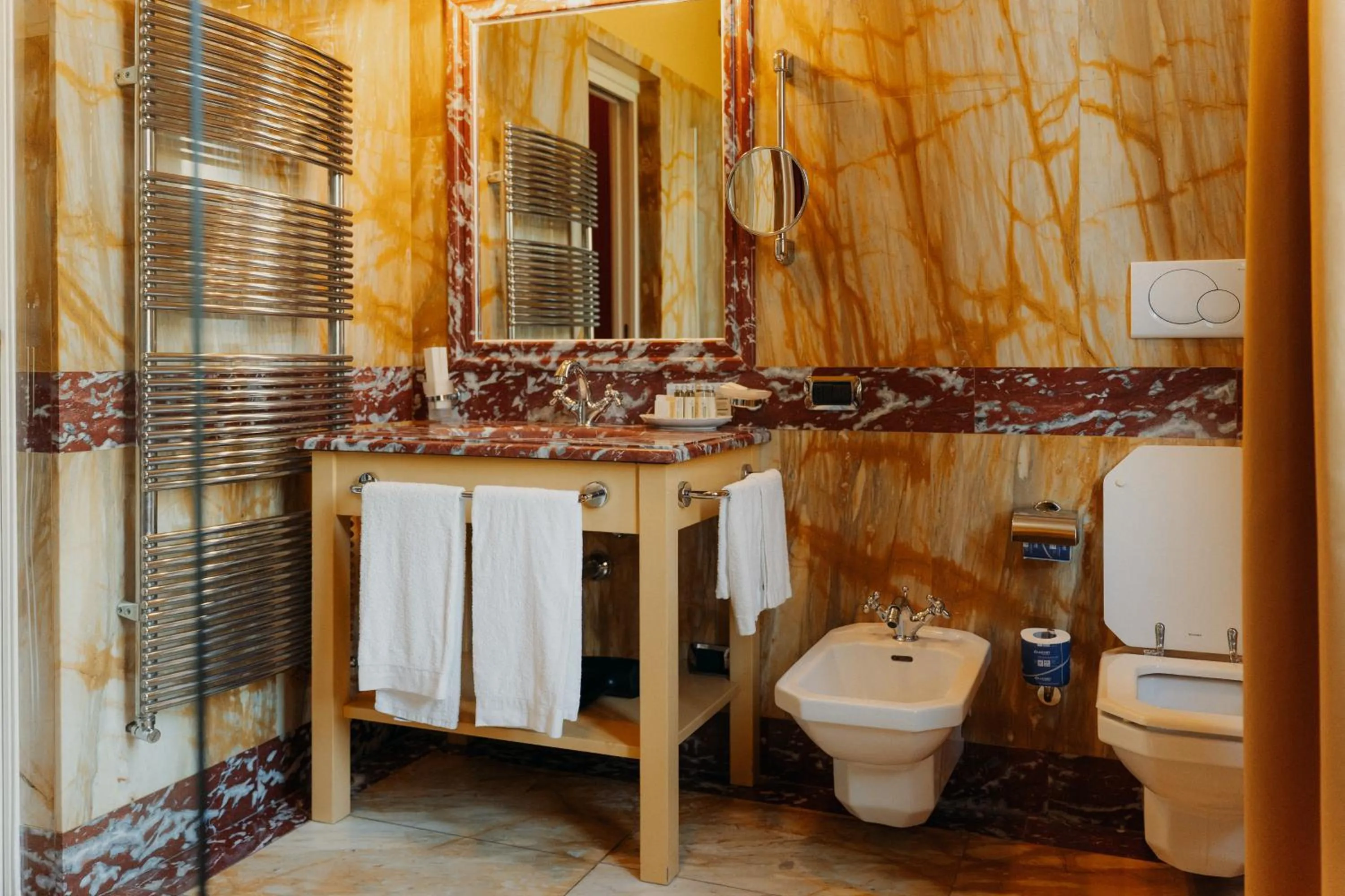 Bathroom in Hotel Palazzo Guiscardo Pietrasanta